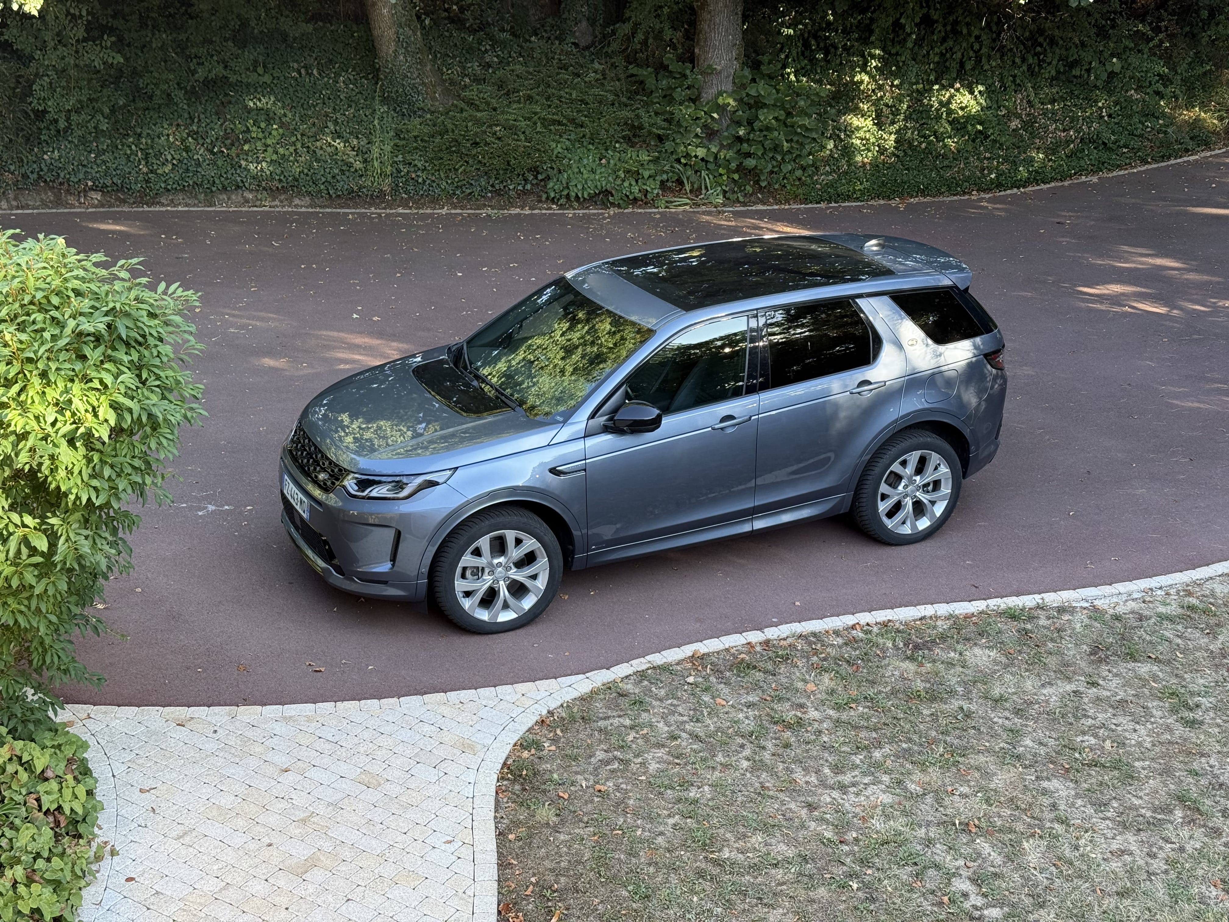 Land-Rover Discovery Sport SE P300e hybride rechargeable, 2021, Essence 95 / Électrique (hybride), automatique