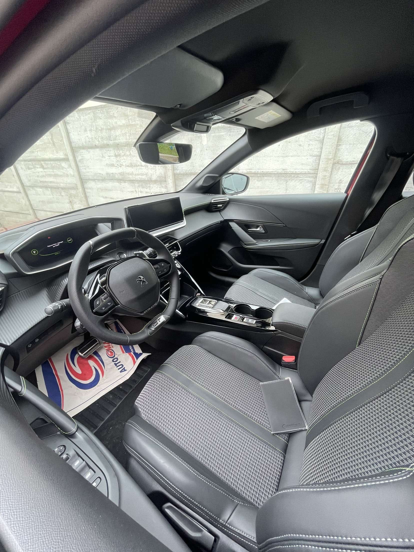 Peugeot 208 avec GPS