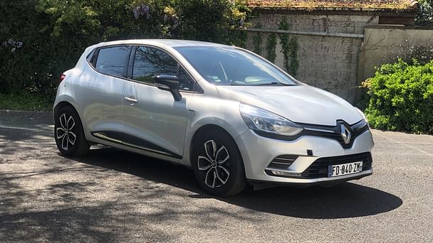 Renault Clio Louez la Renault Clio Essence – Polyvalente, Confortable et Économique !