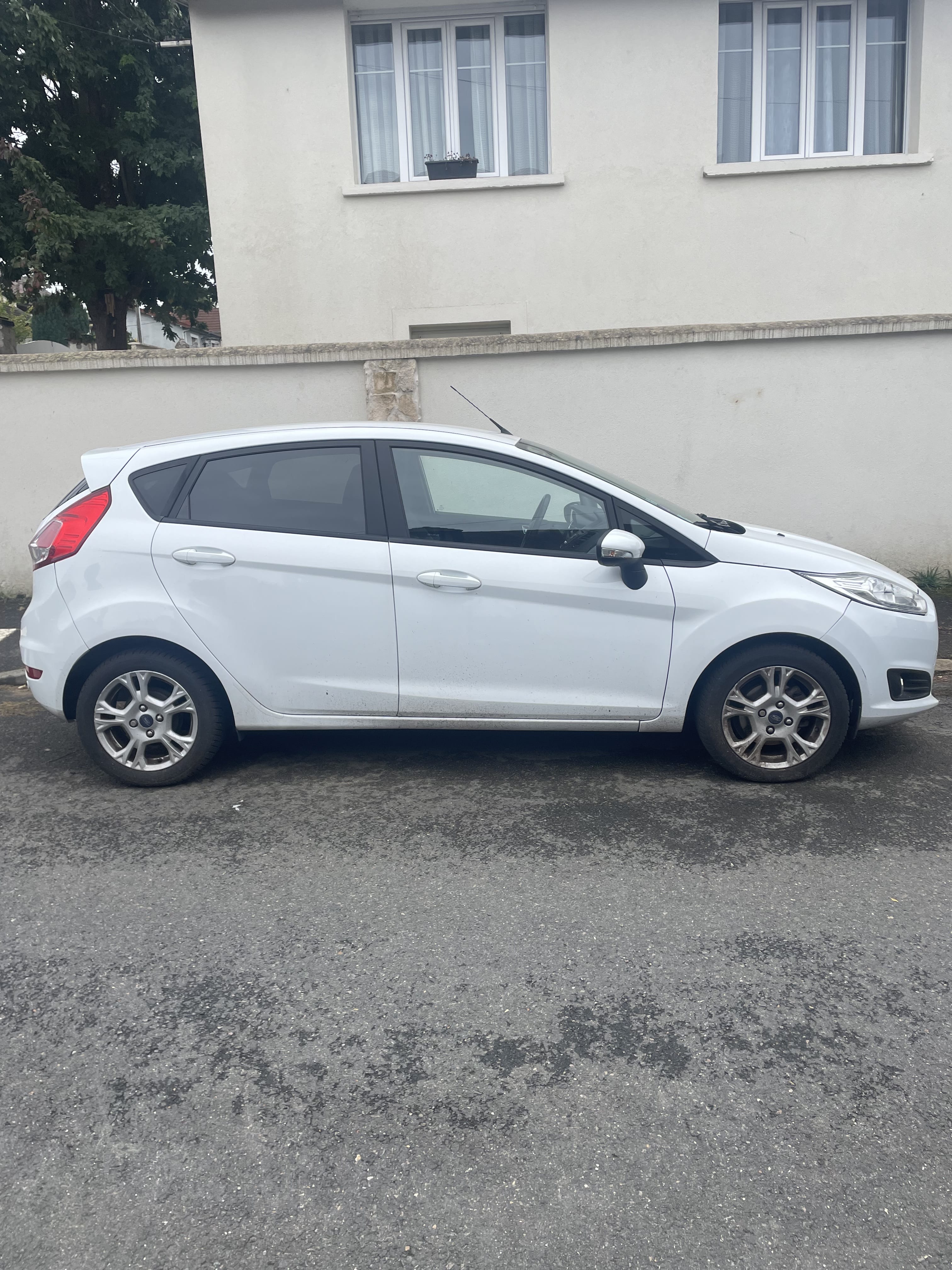 Ford Fiesta avec Climatisation