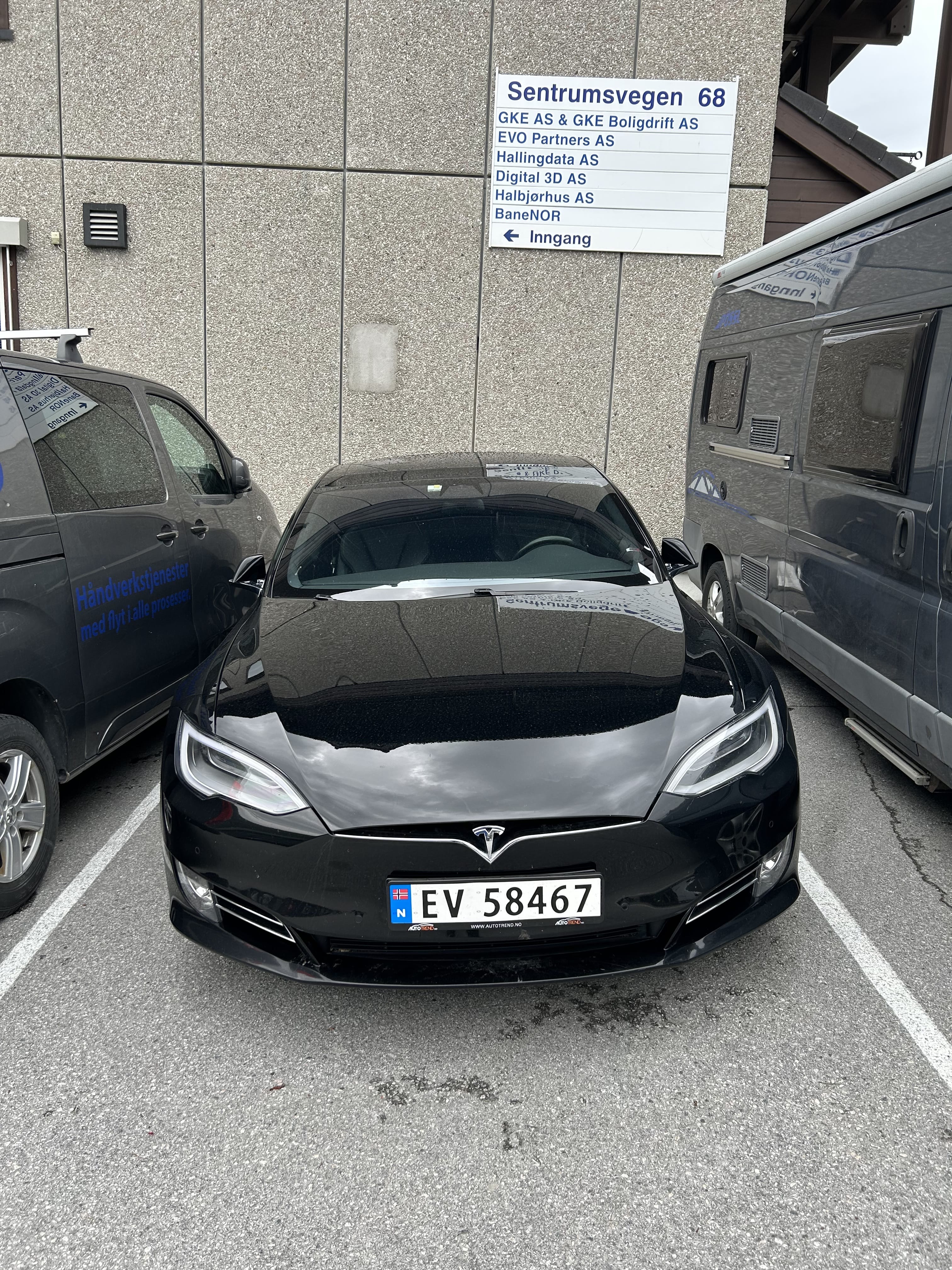 Tesla Model S 75D med Dashcam