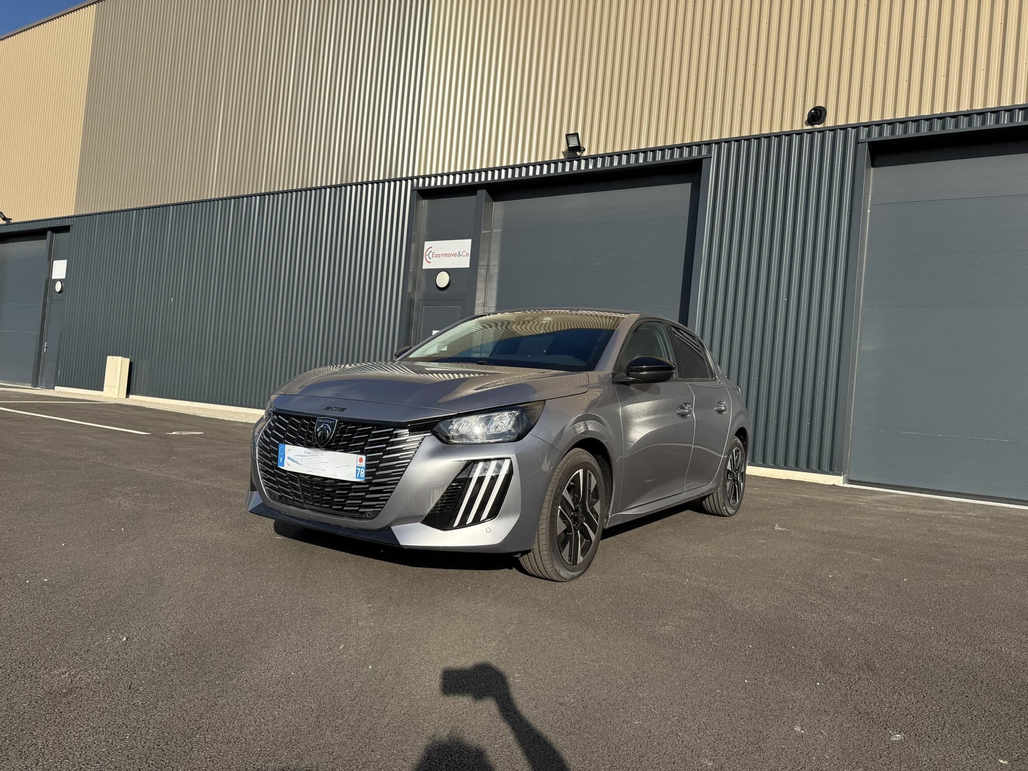 Peugeot 208, 2025, Essence 95 / Électrique (hybride), automatique