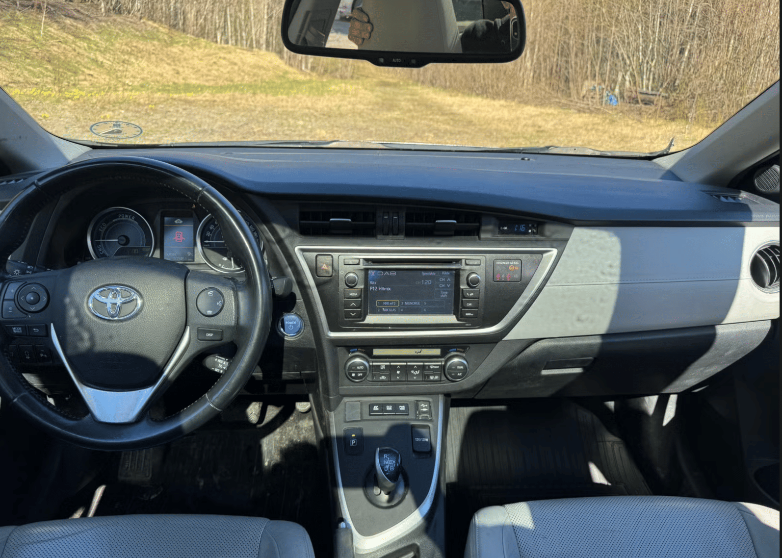 Toyota Auris Touring Sports with Bluetooth audio