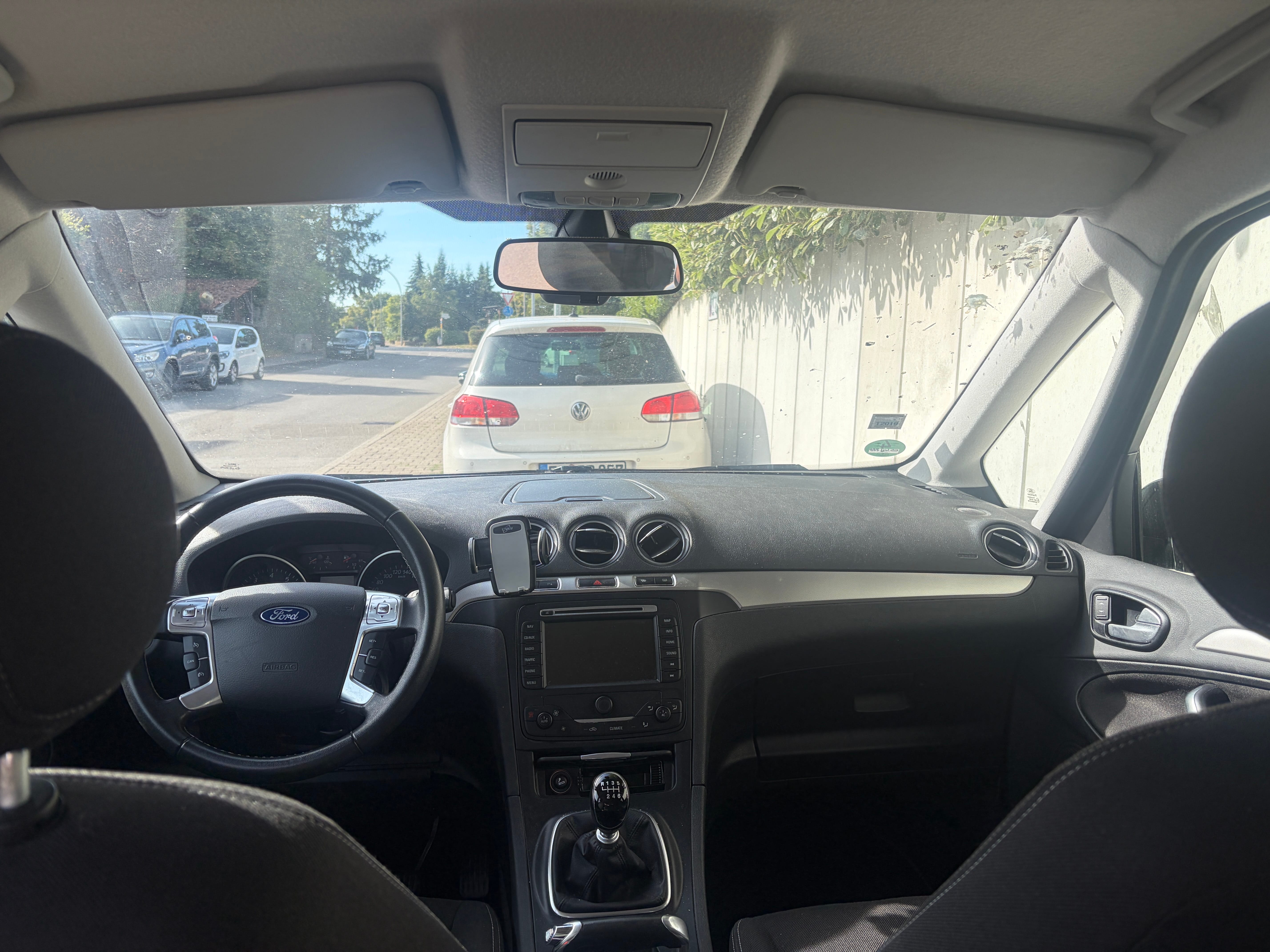 Ford Galaxy mit Navigationsgerät
