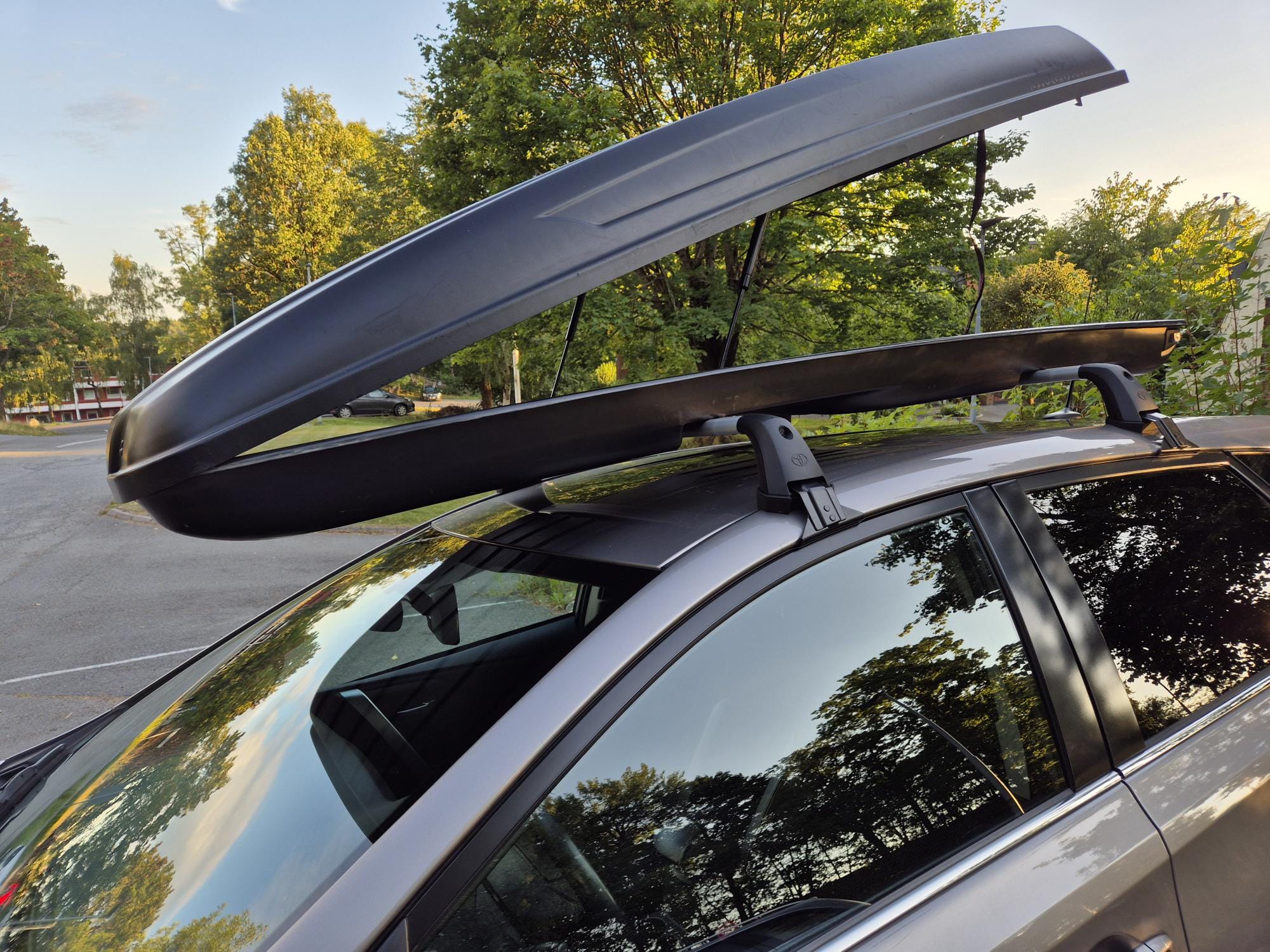 Toyota Auris Hybrid med Skiboks