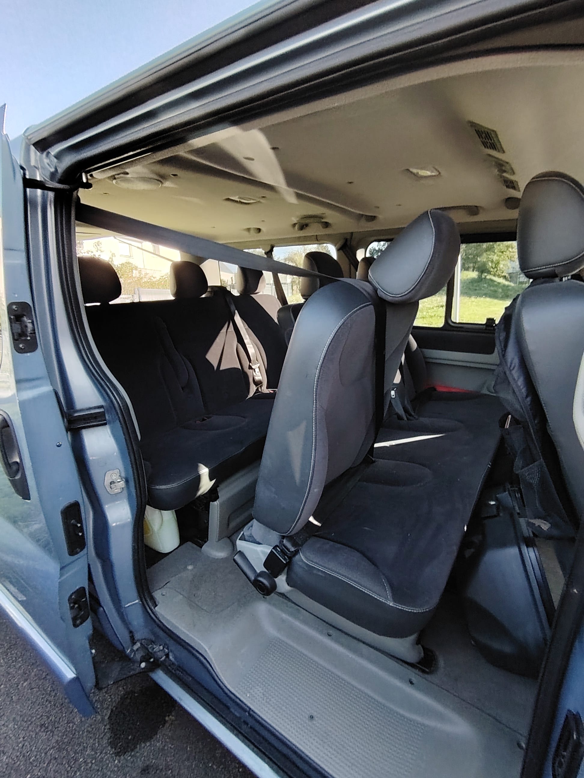Renault Trafic Passenger 1.9 DCI with Snow chains