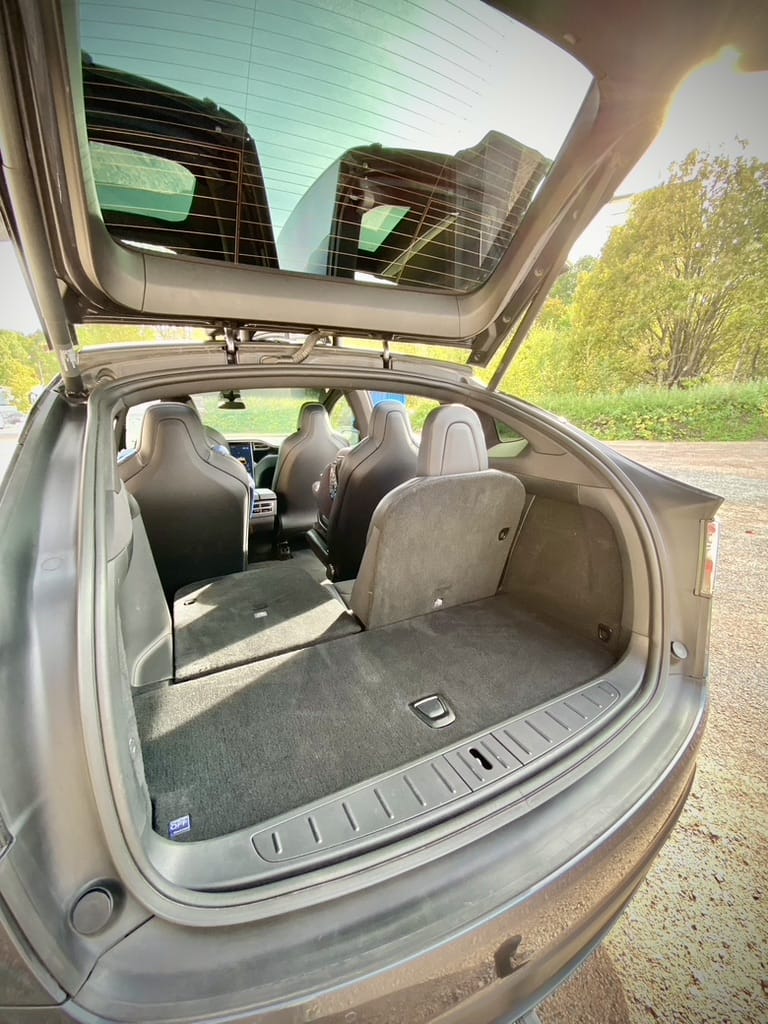 Tesla Model X med Bluetooth audio