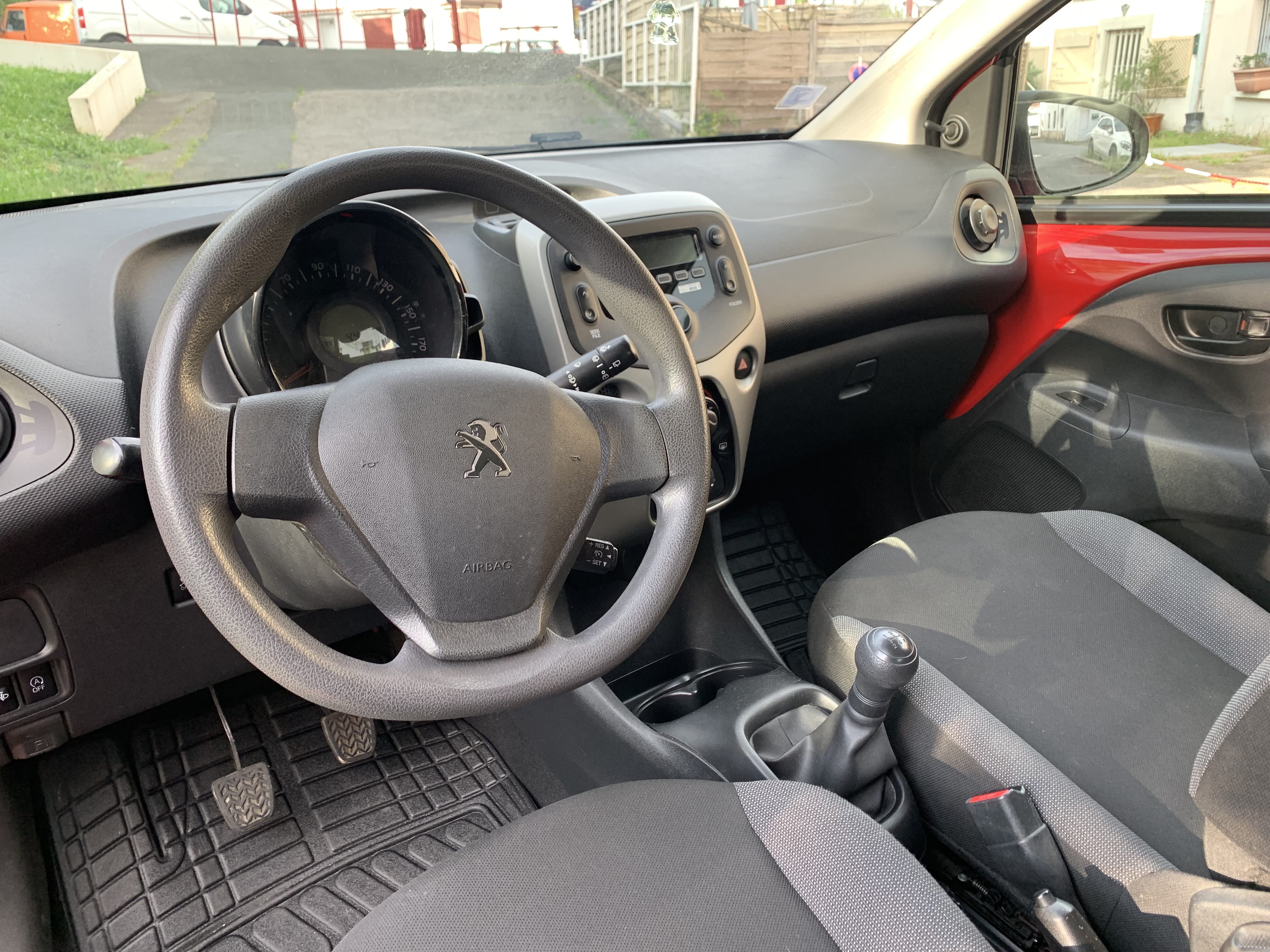 Peugeot 108 avec Autoradio