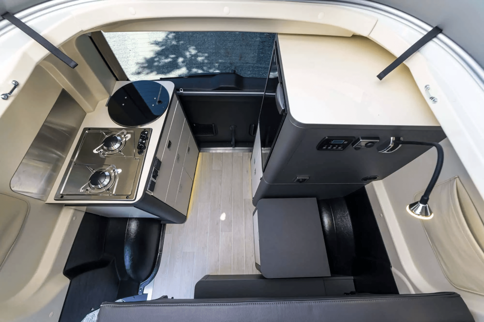 Volkswagen Westfalia Kepler Five met Apple CarPlay