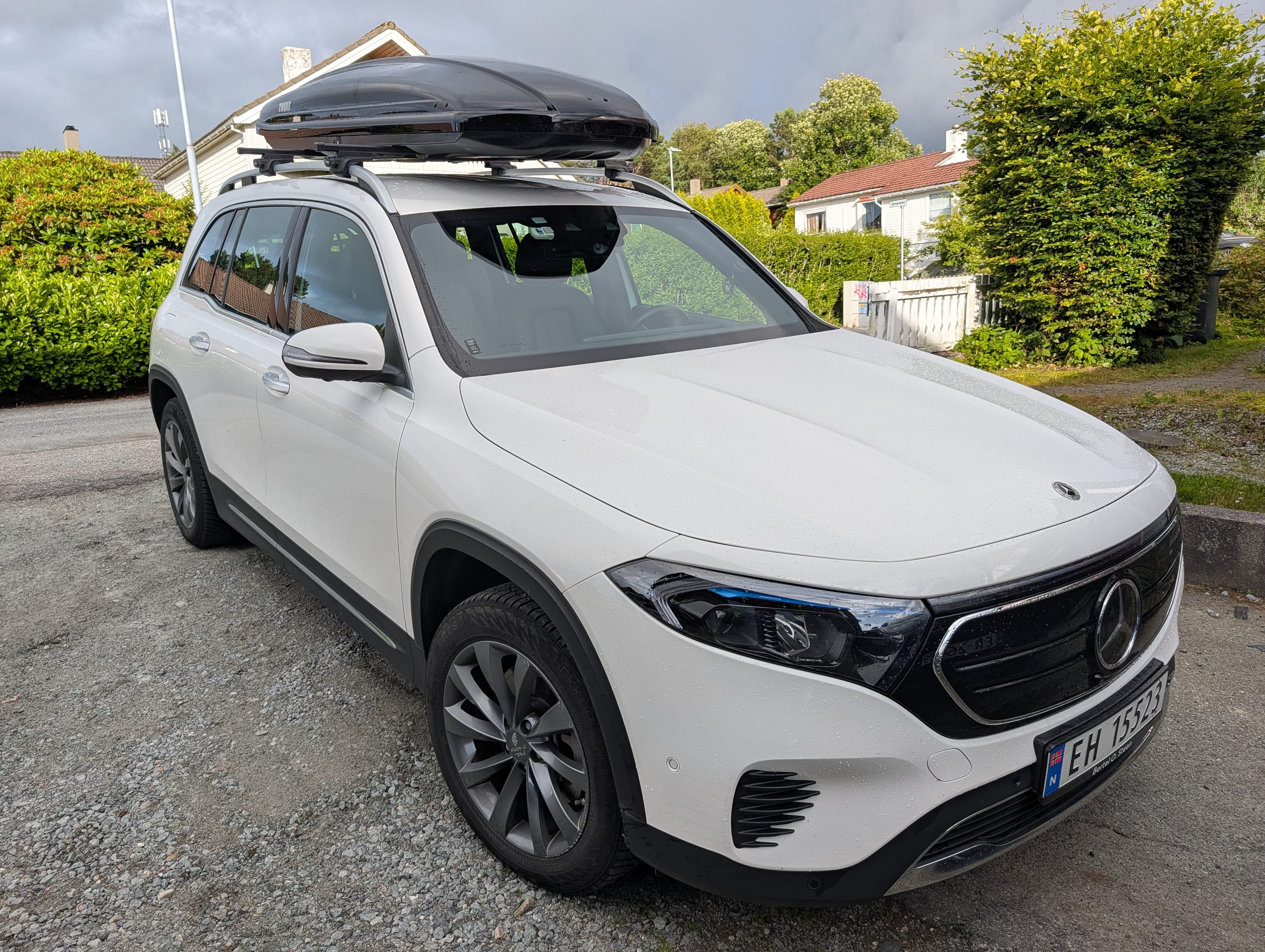 Mercedes-Benz EQB med Skiboks