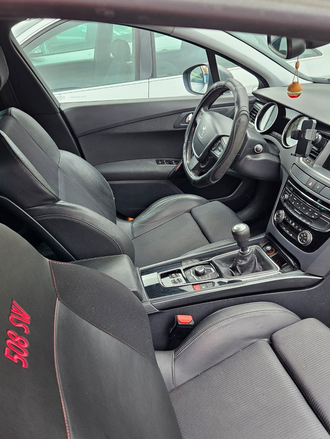 Peugeot 508 SW avec Porte-vélos