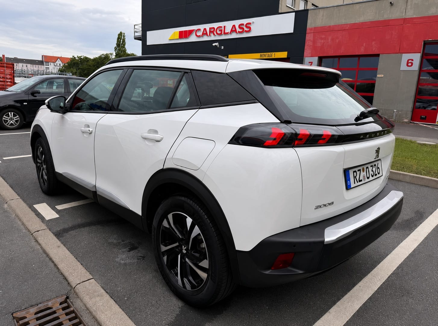 Peugeot e-2008 mit Rückfahrkamera