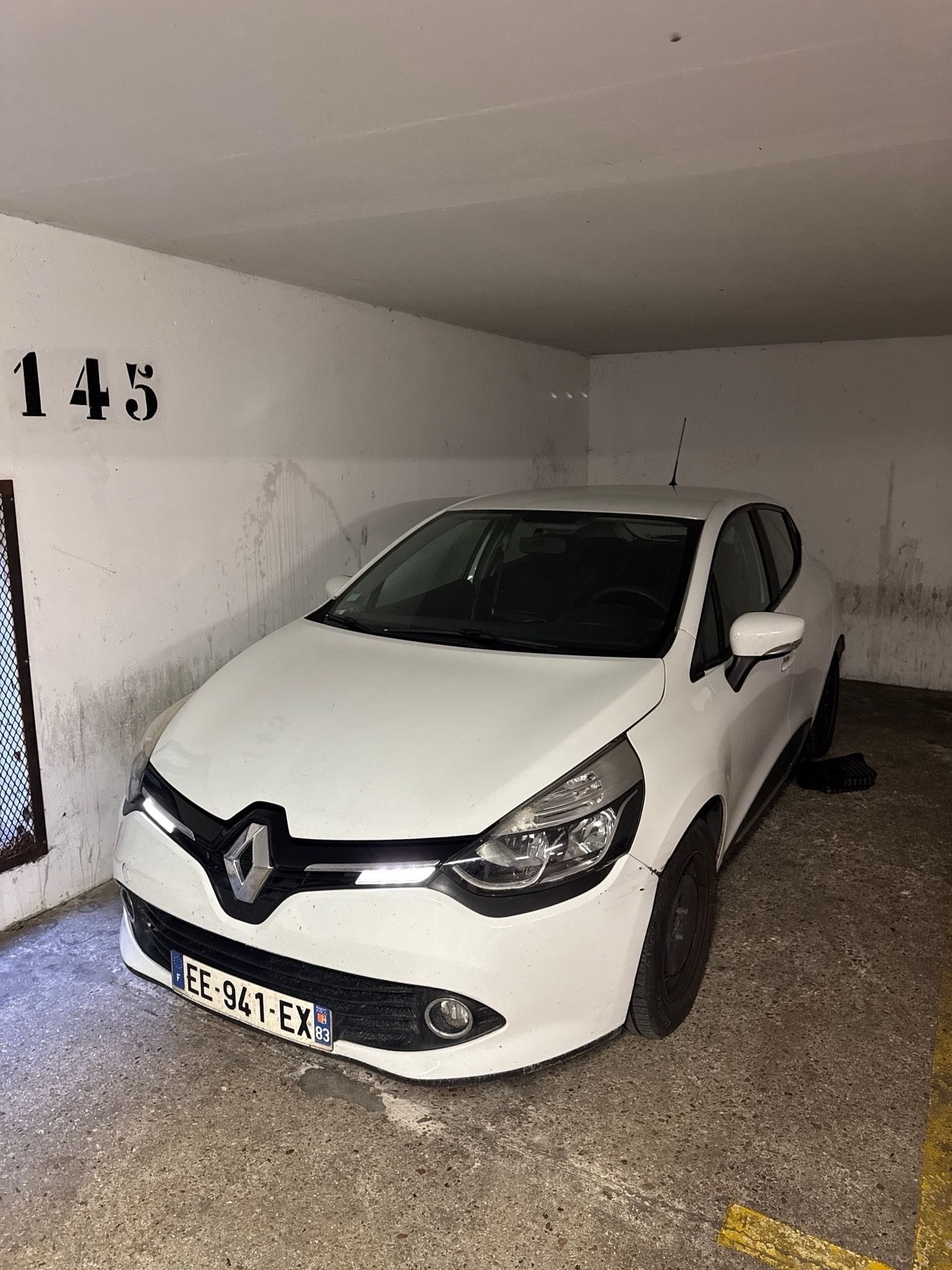Renault Clio EE941EX avec Audio Bluetooth