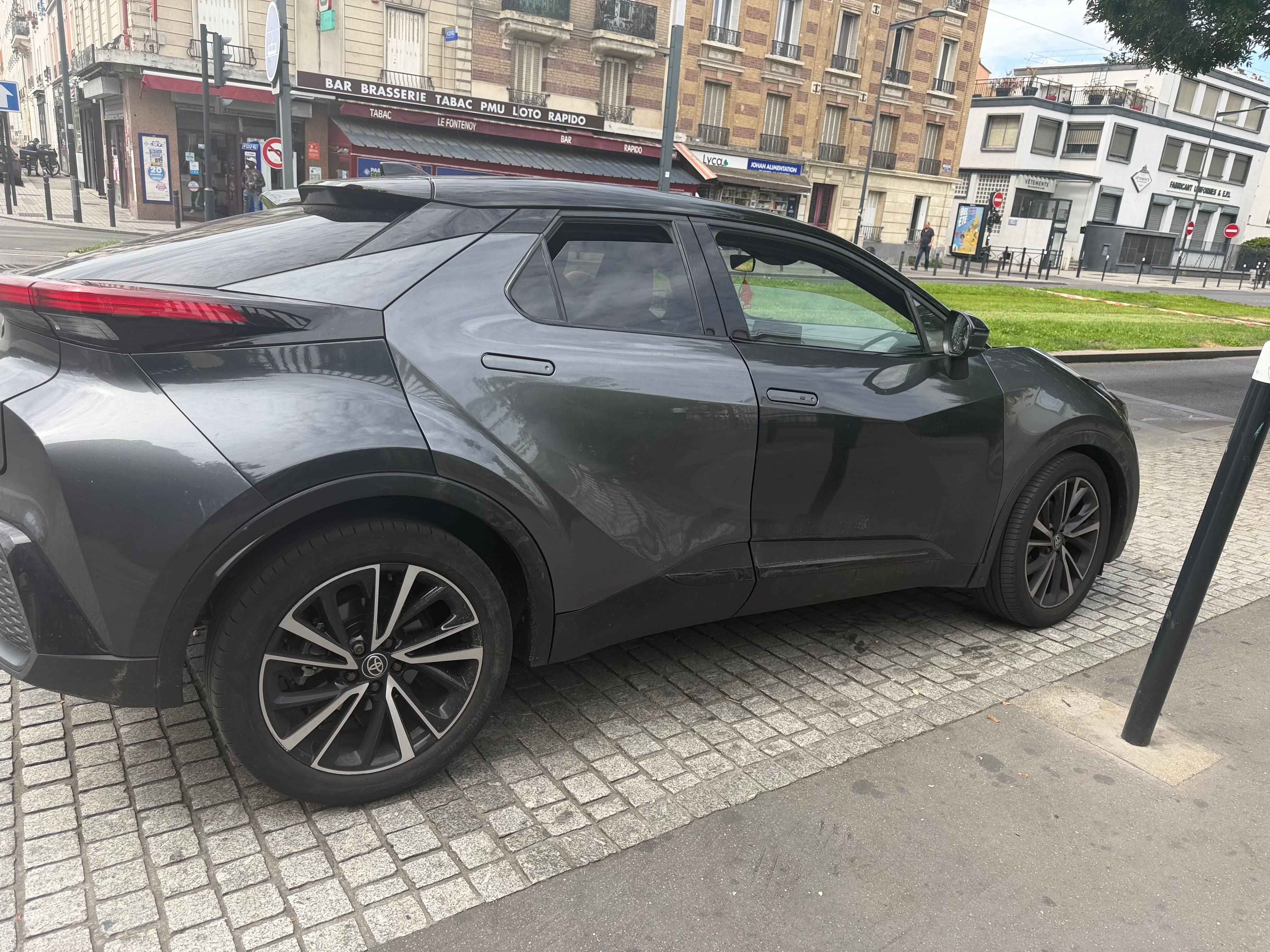 Toyota C-HR Hybrid, 2024, Essence 95 / Électrique (hybride), automatique