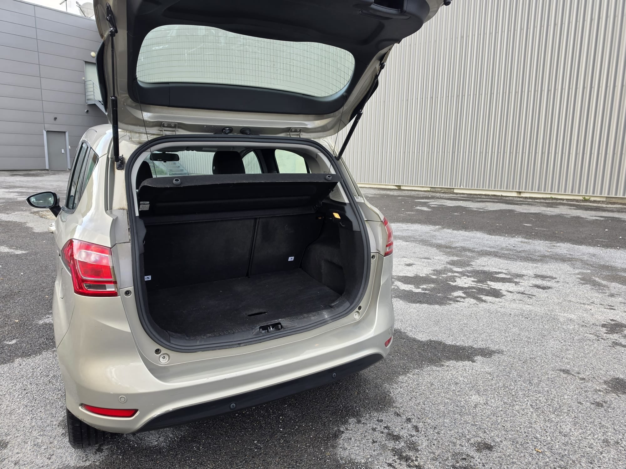 Ford B-Max Possible de vous livrer le véhicule a votre domicile. avec Autoradio