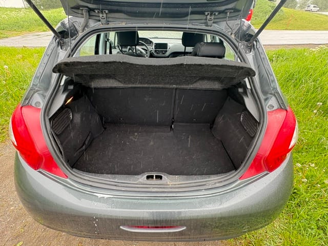 Peugeot 208 med Bilradio