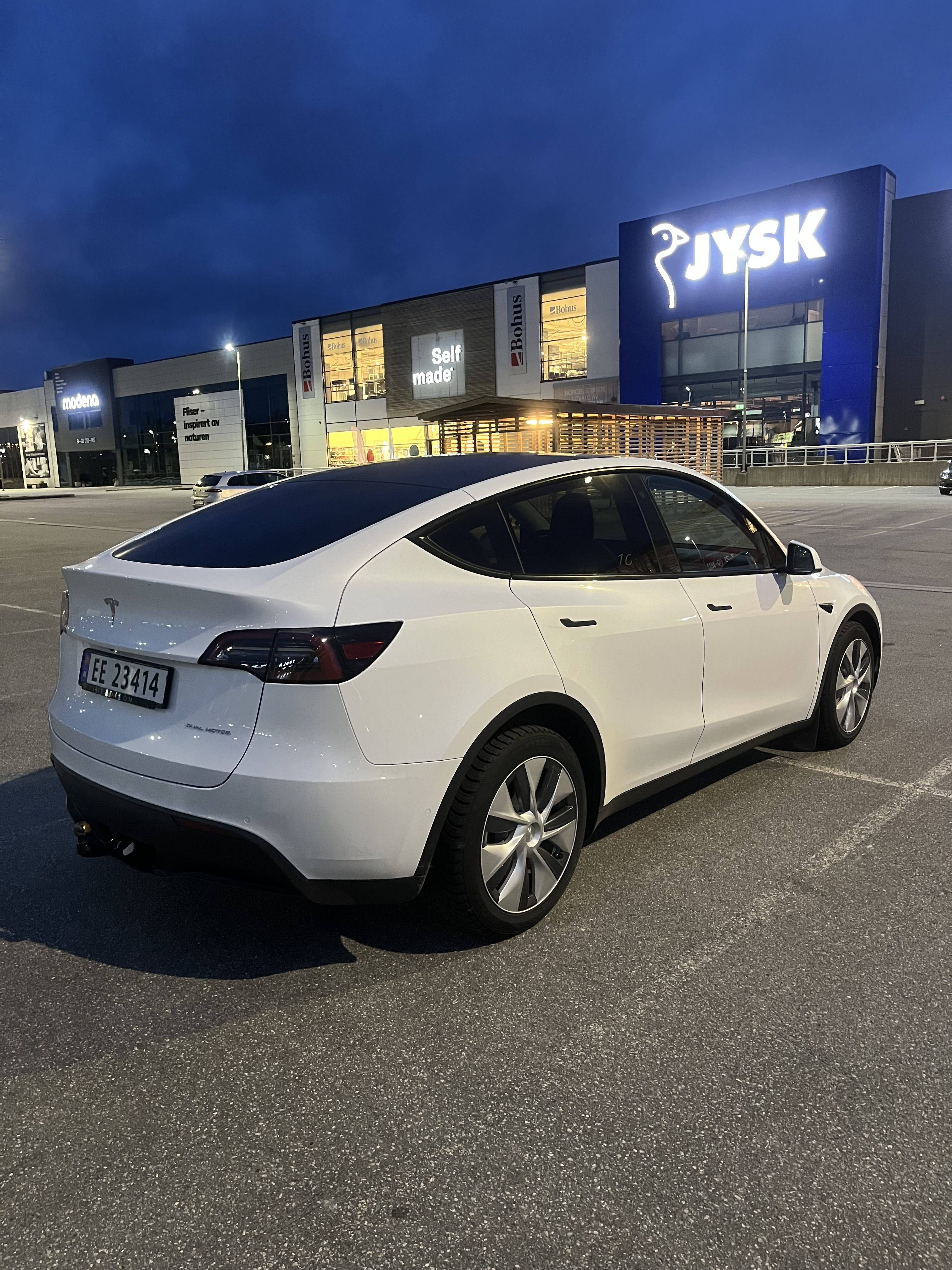Tesla Model Y Long Range med GPS