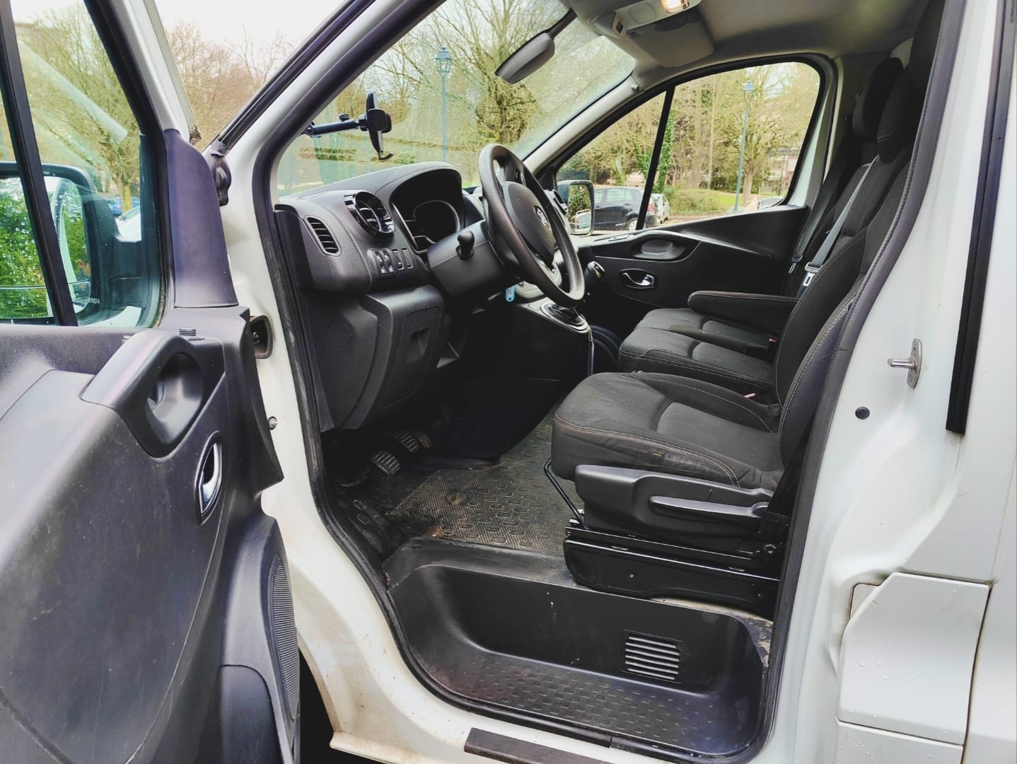 Renault Trafic avec Coffre de toit