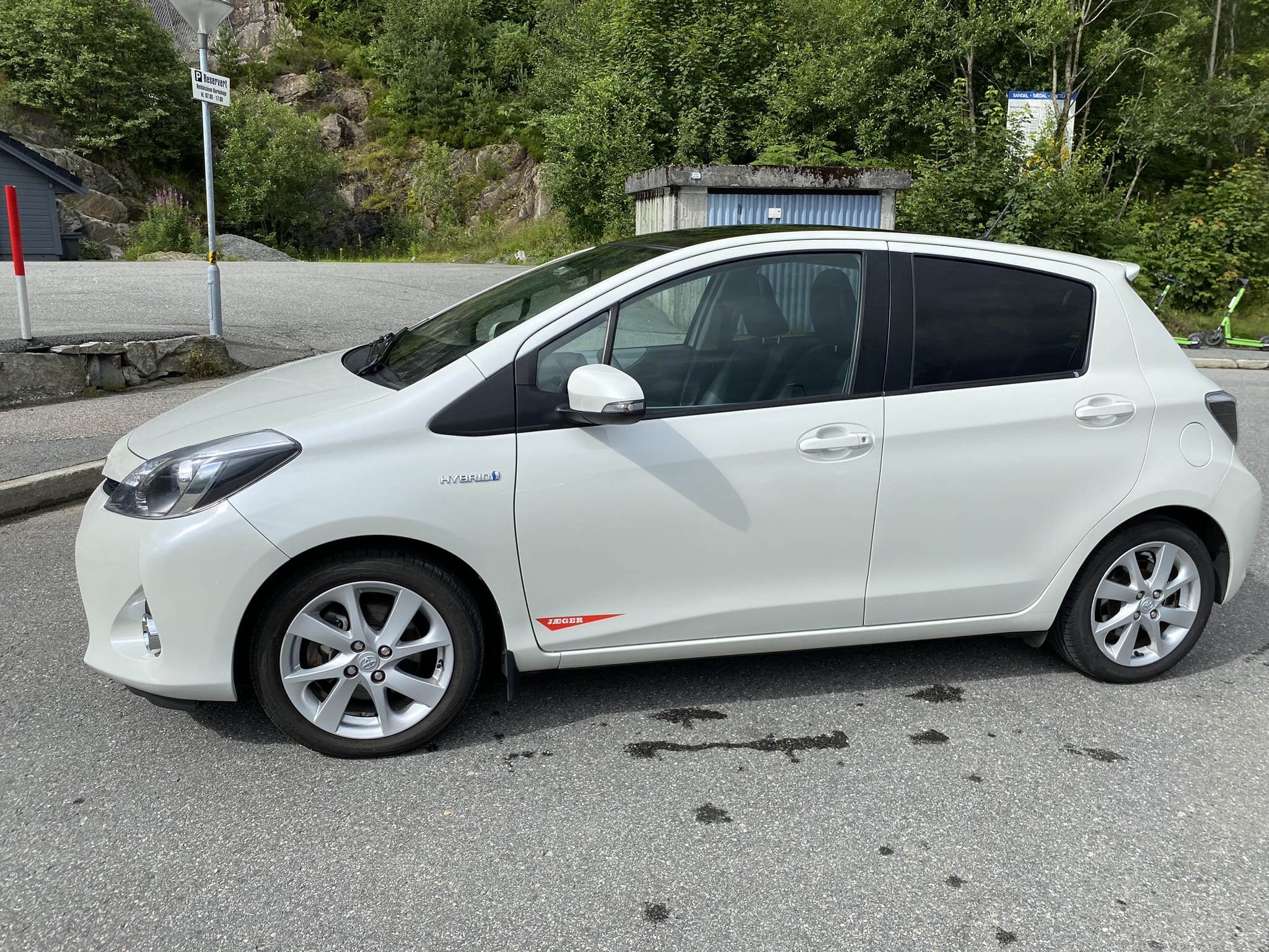 Toyota Yaris Hybrid with Cruise control