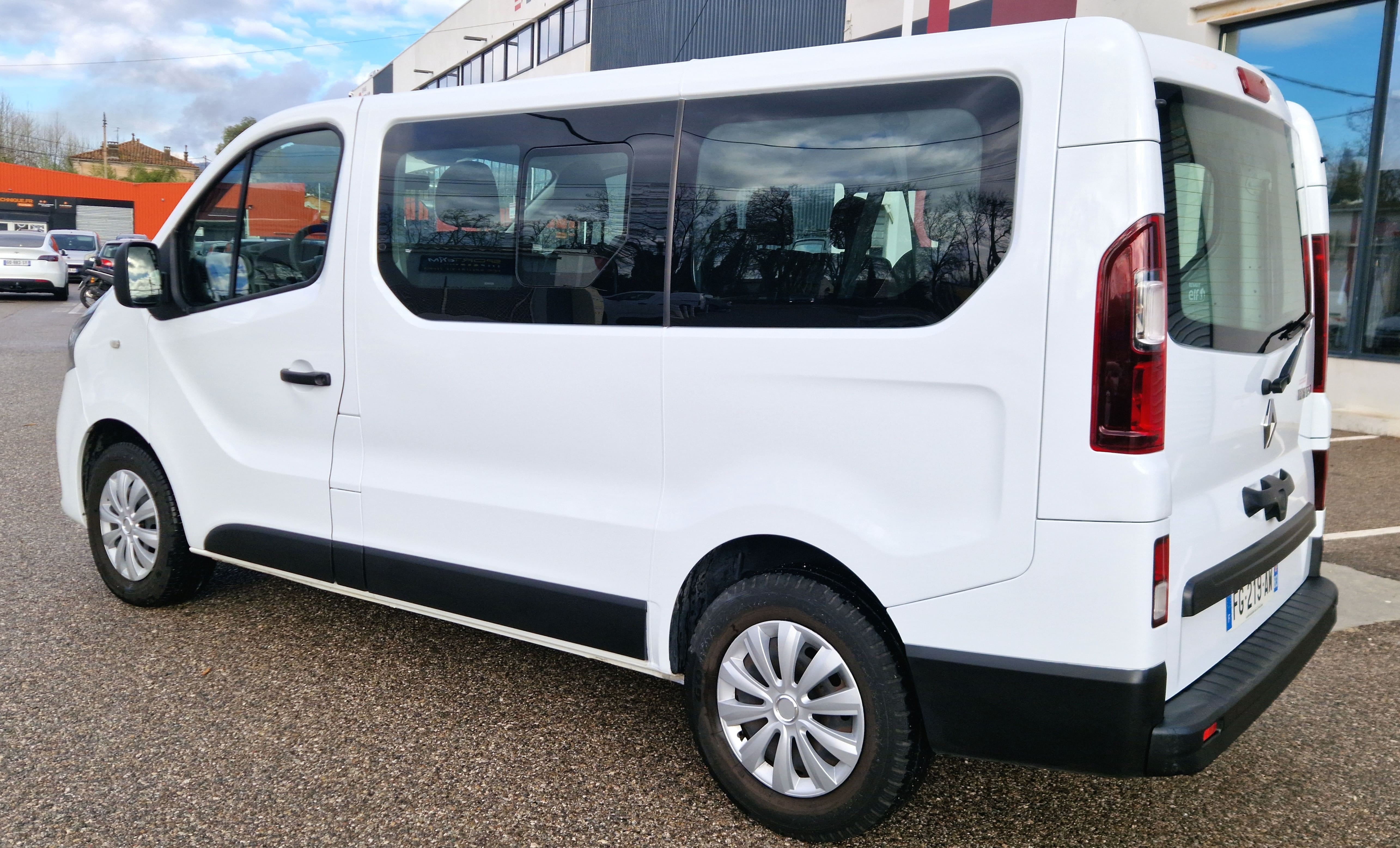 Renault Trafic Passenger avec Autoradio