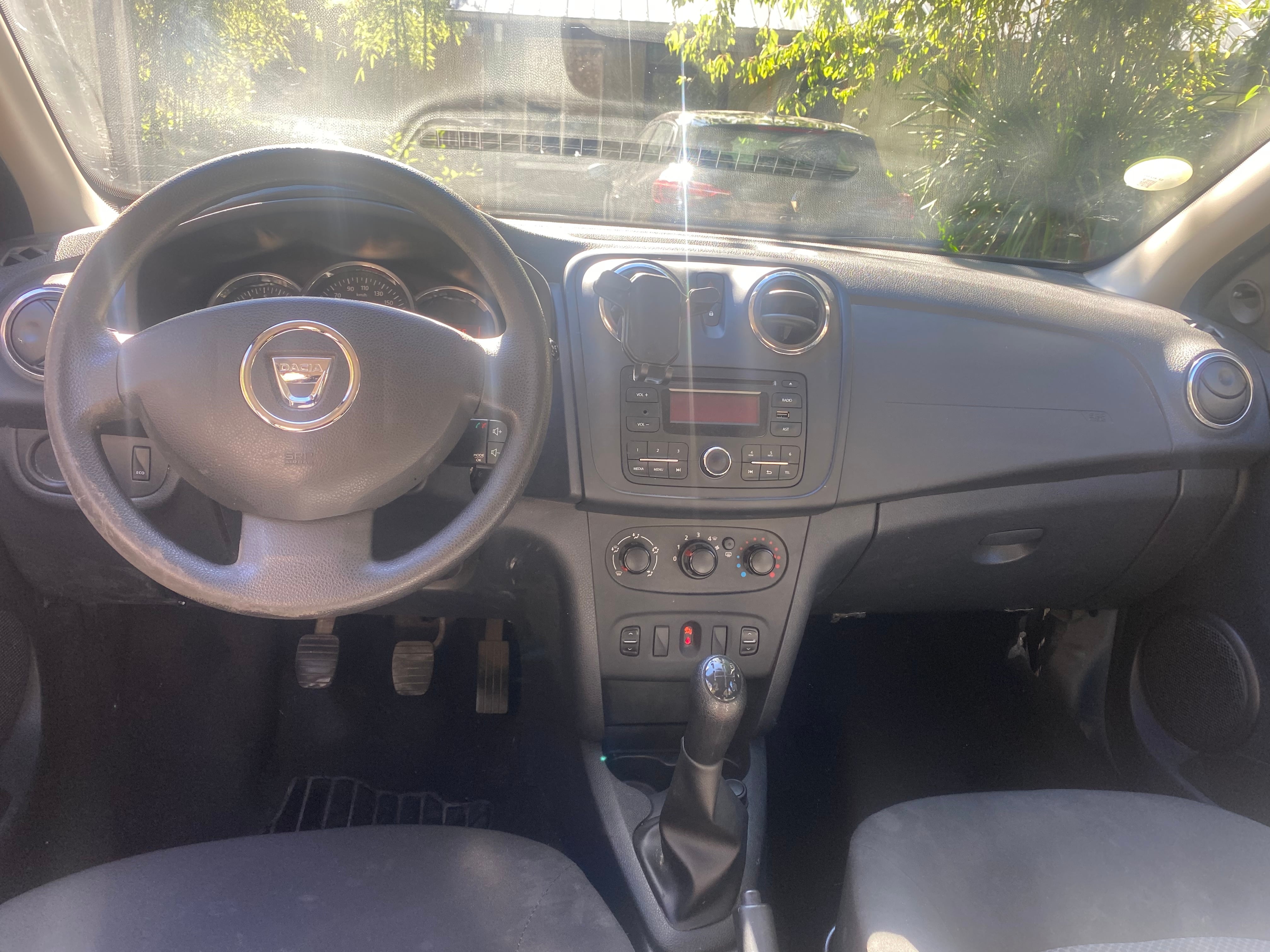Dacia Sandero avec Autoradio