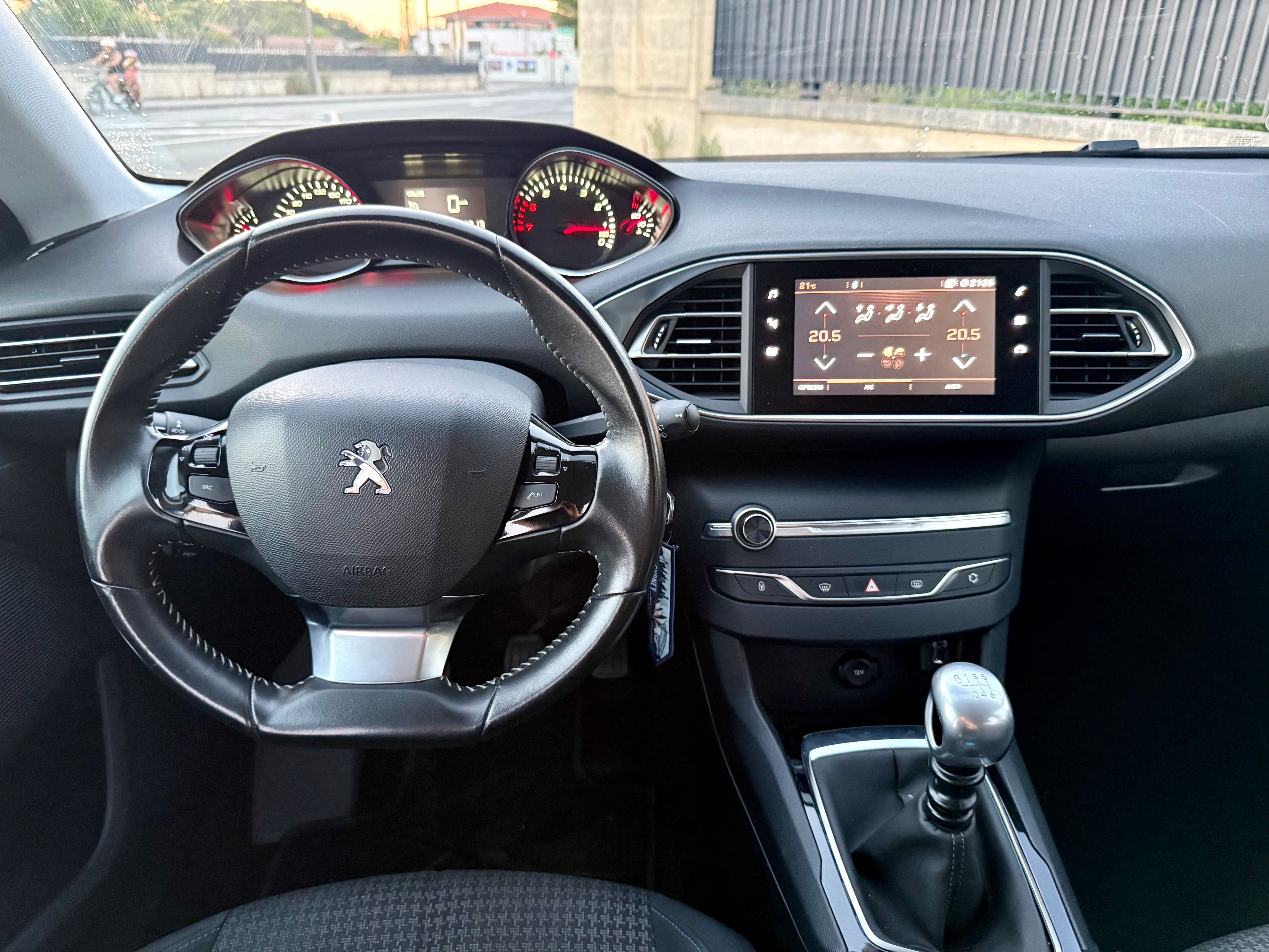 Peugeot 308 avec GPS
