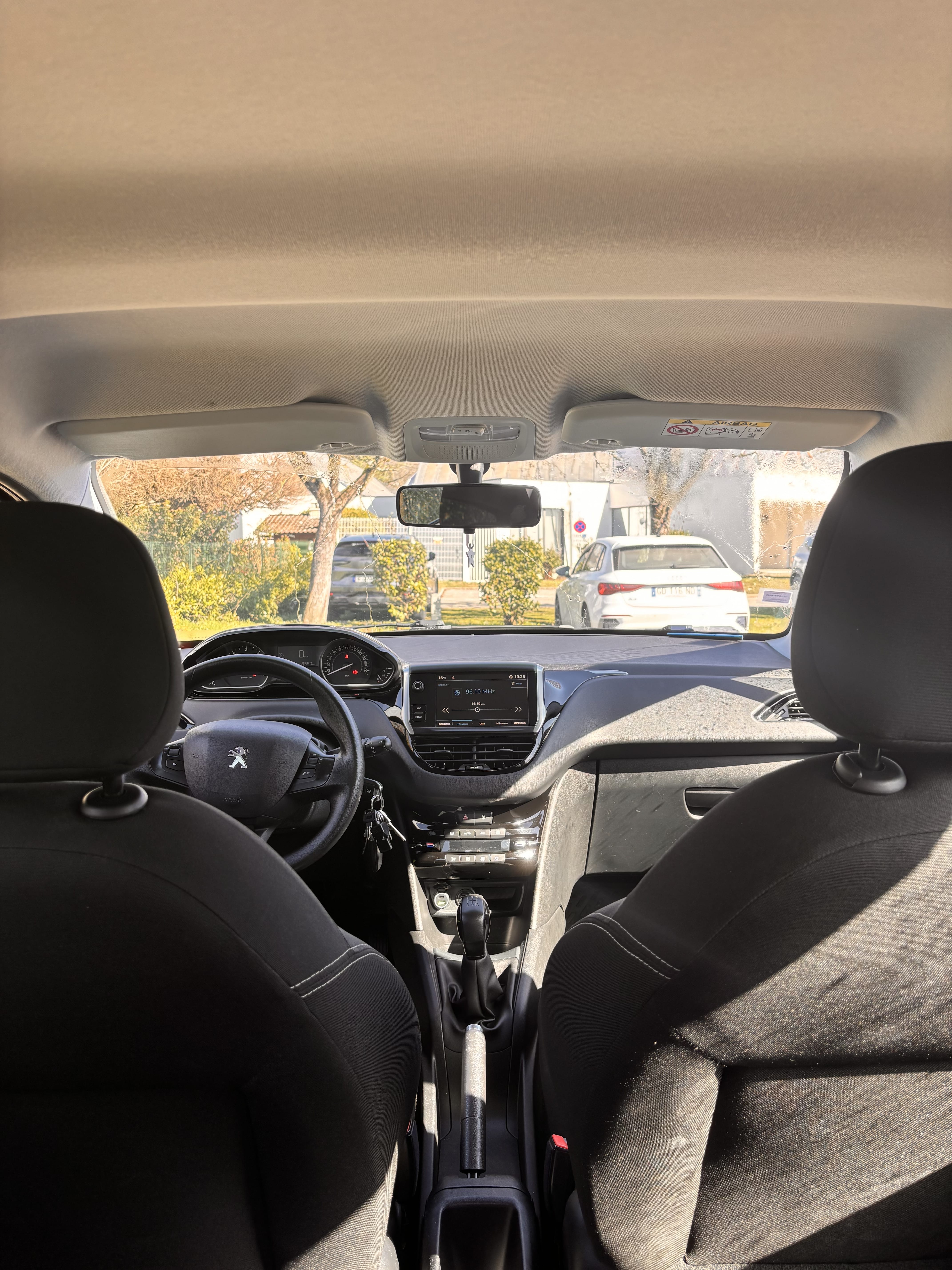 Peugeot 208 avec Siège bébé