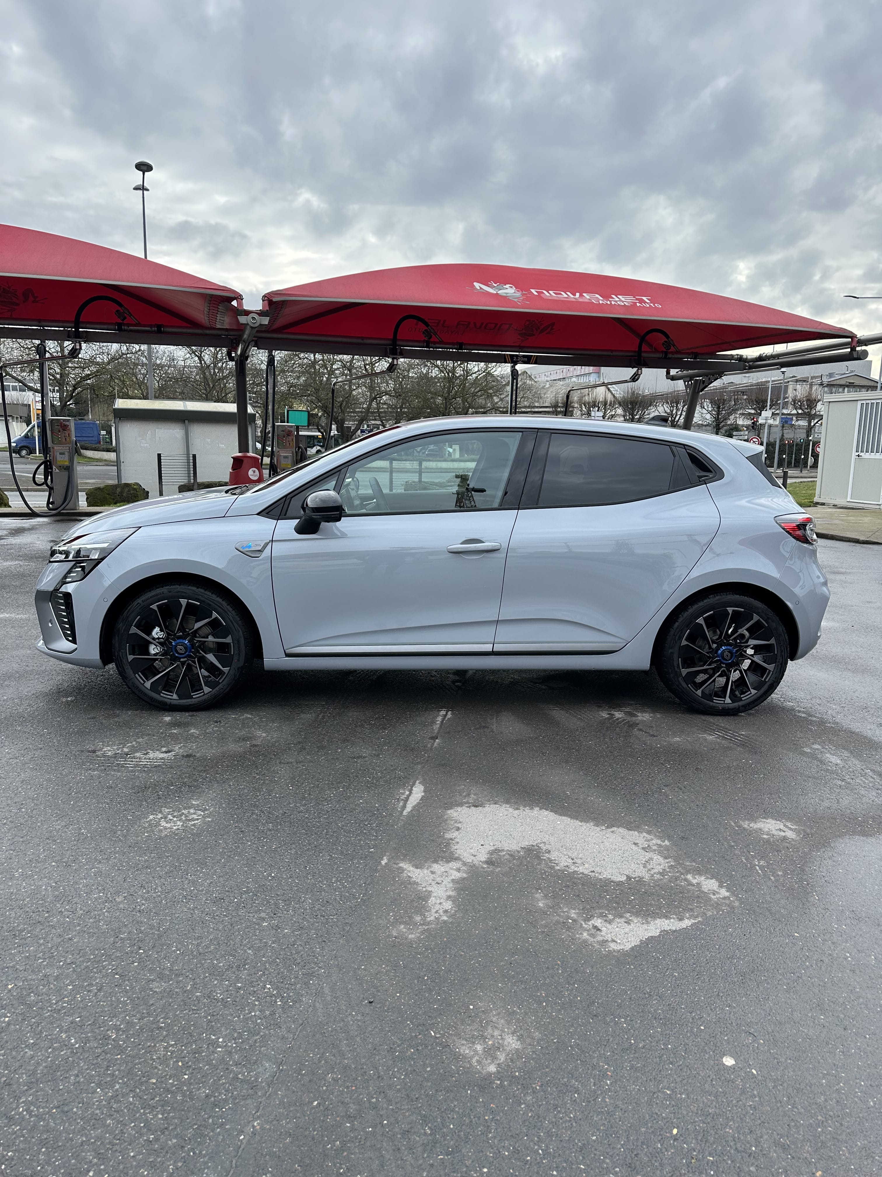 Renault Clio E-tech, 2025, Essence 98 / Électrique (hybride), automatique