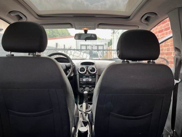 Opel Corsa avec Siège bébé