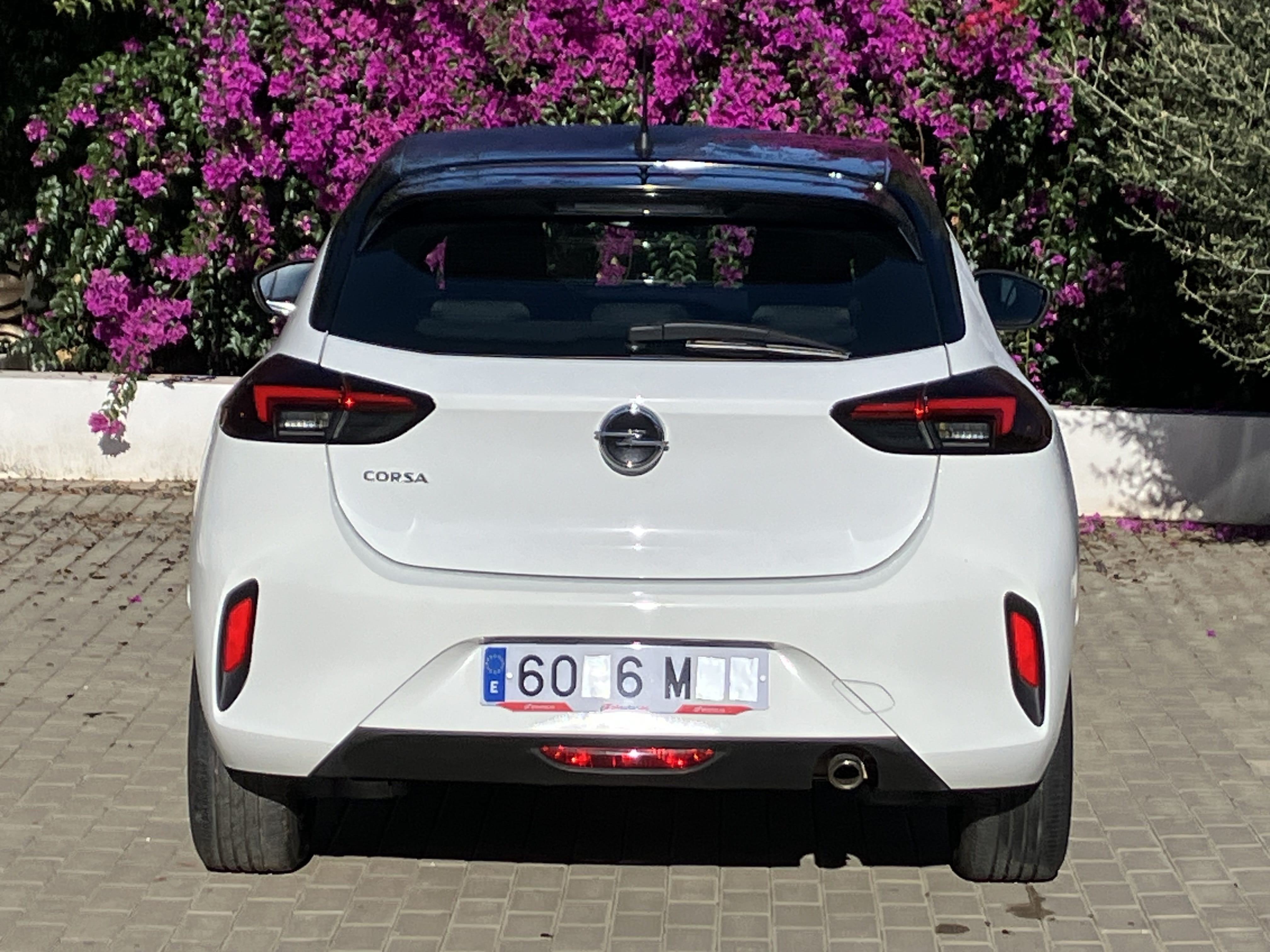 Opel Corsa mit Navigationsgerät