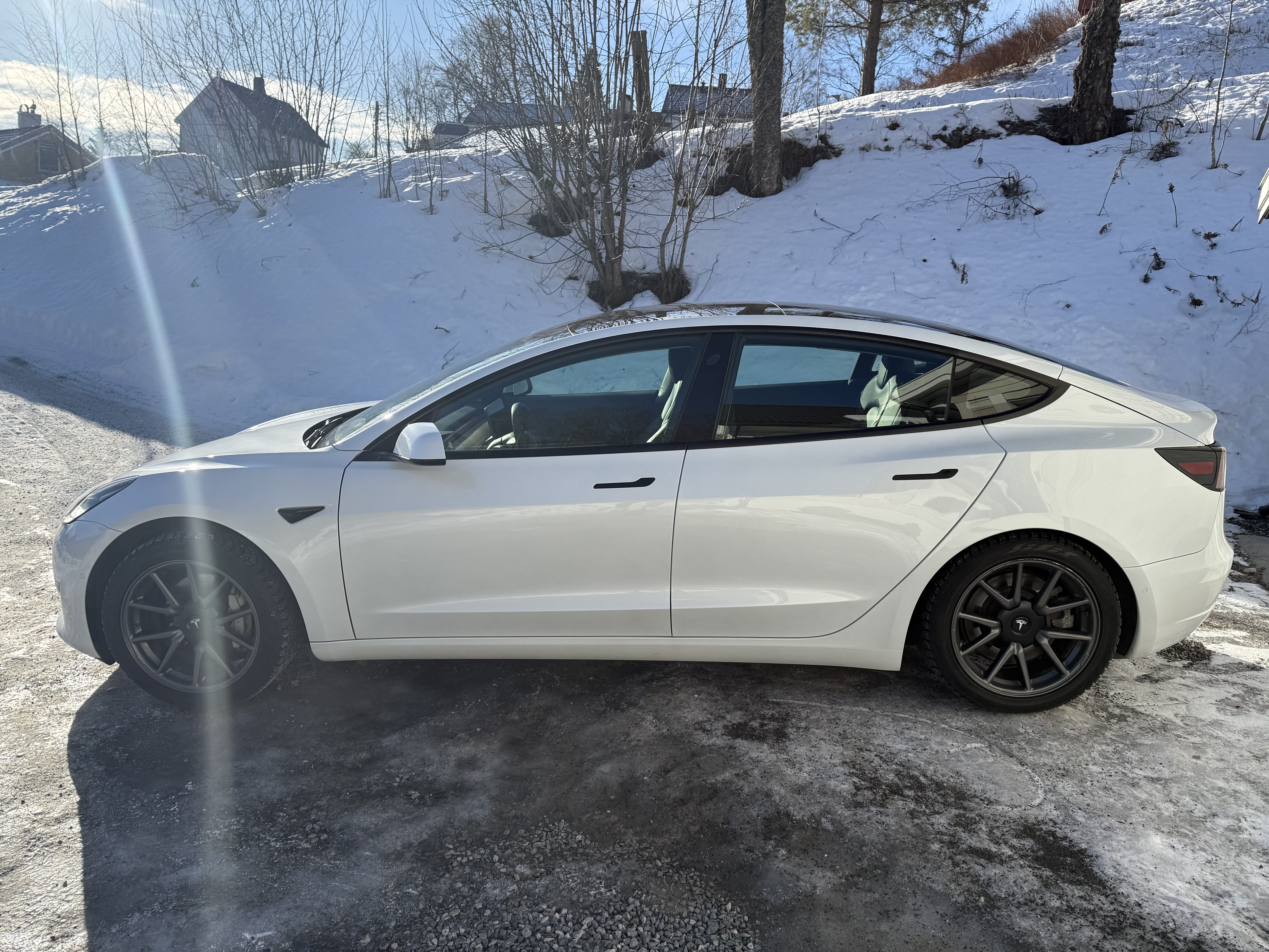 Tesla Model 3 Standard Range Plus 448km range med Aircondition