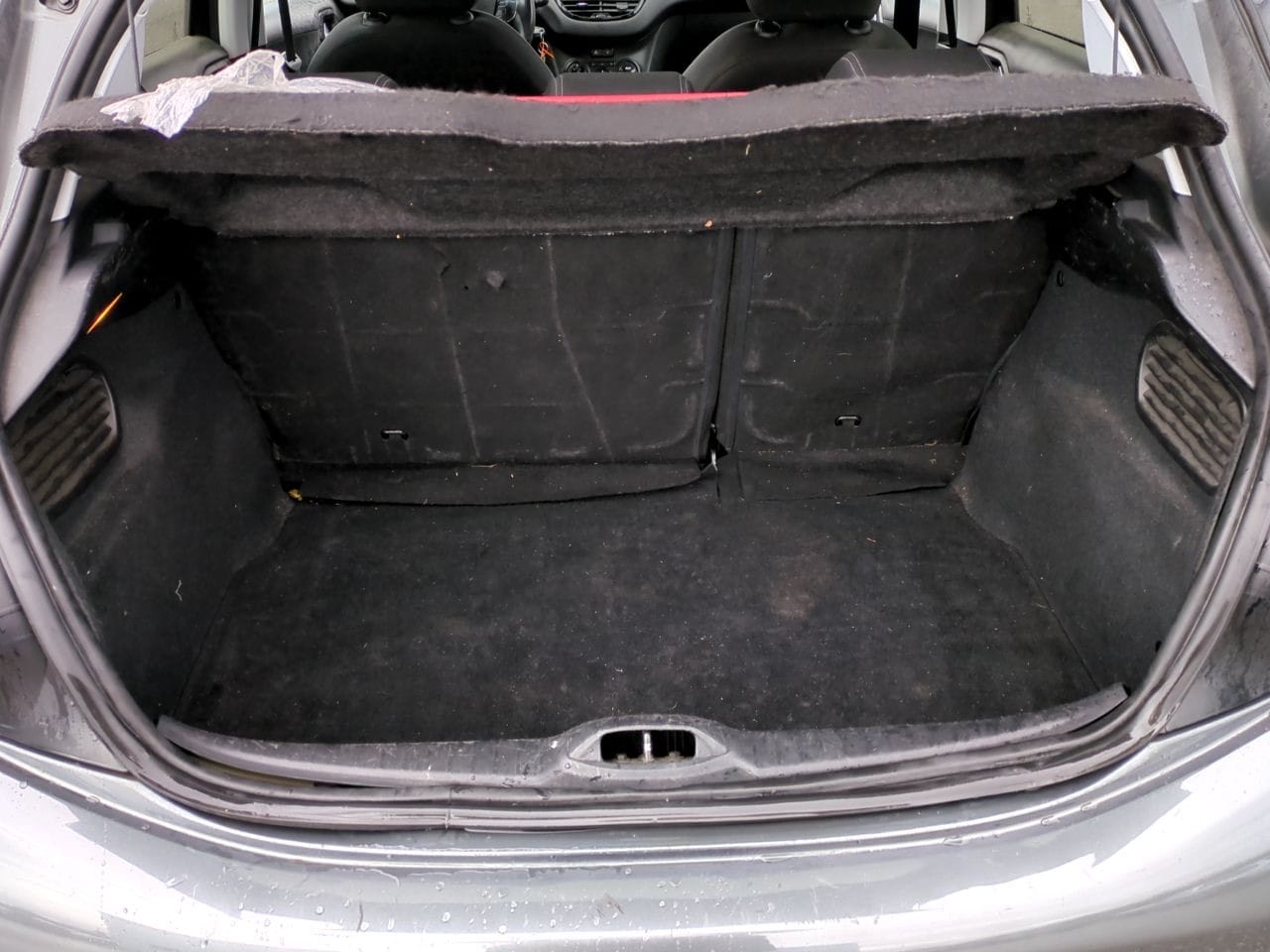Peugeot 208 avec Autoradio