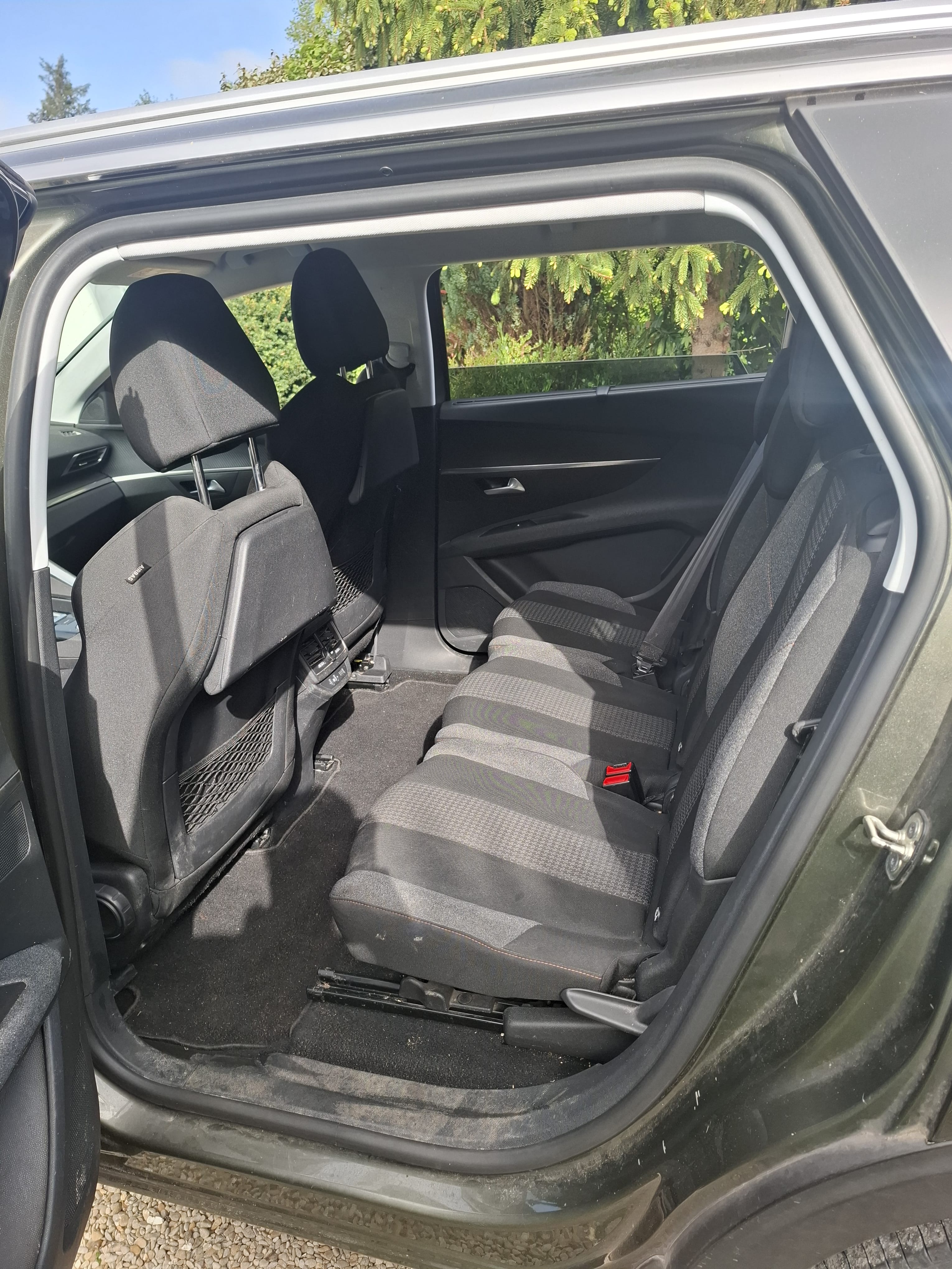 Peugeot 5008 avec Siège bébé