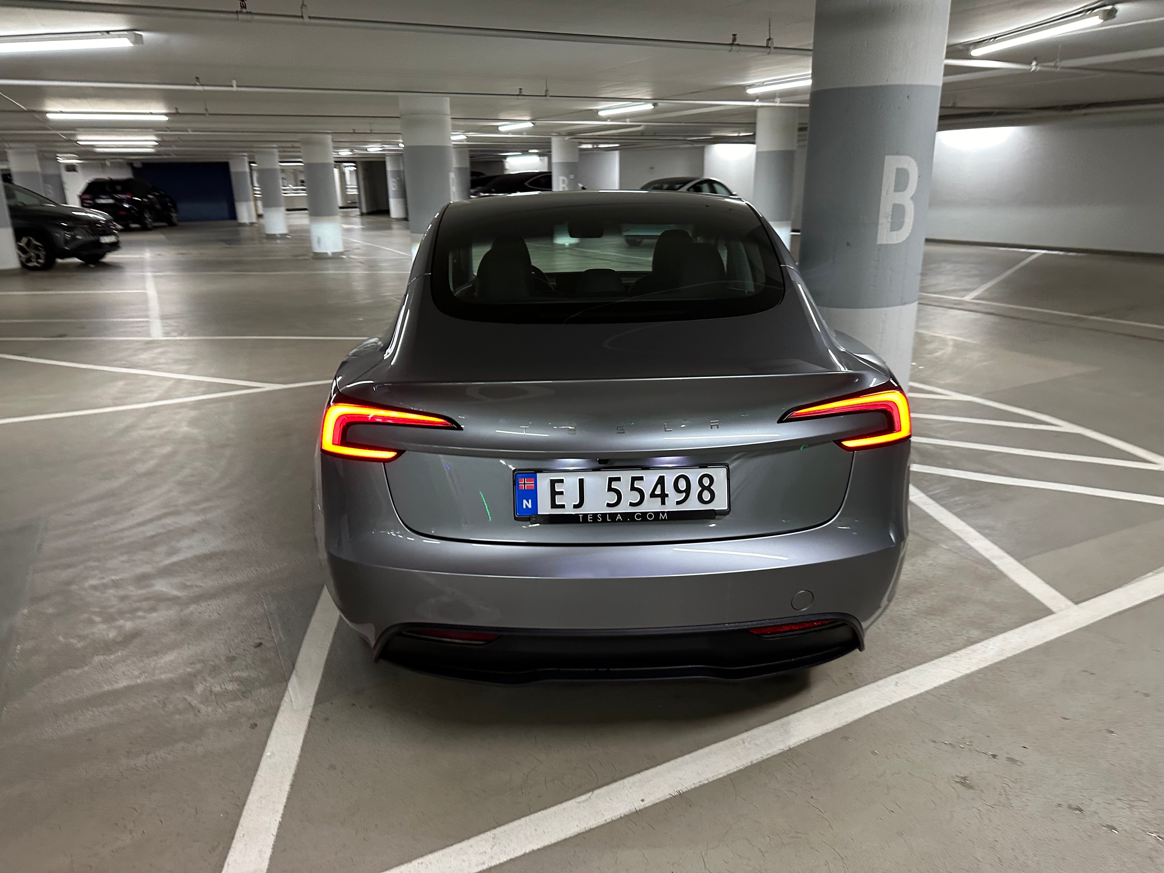 Tesla Model 3 Standard Range med Dashcam