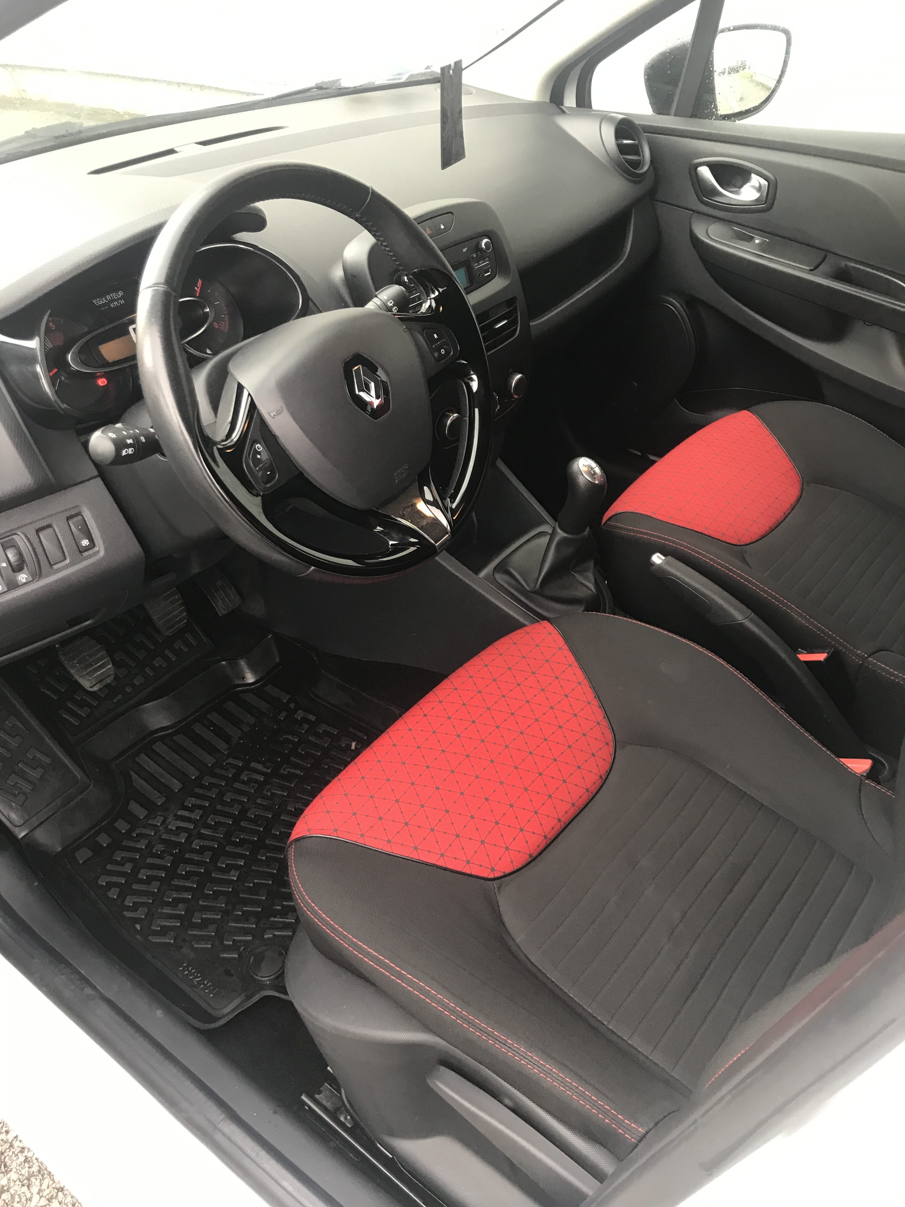 Renault Clio avec Entrée audio / iPod