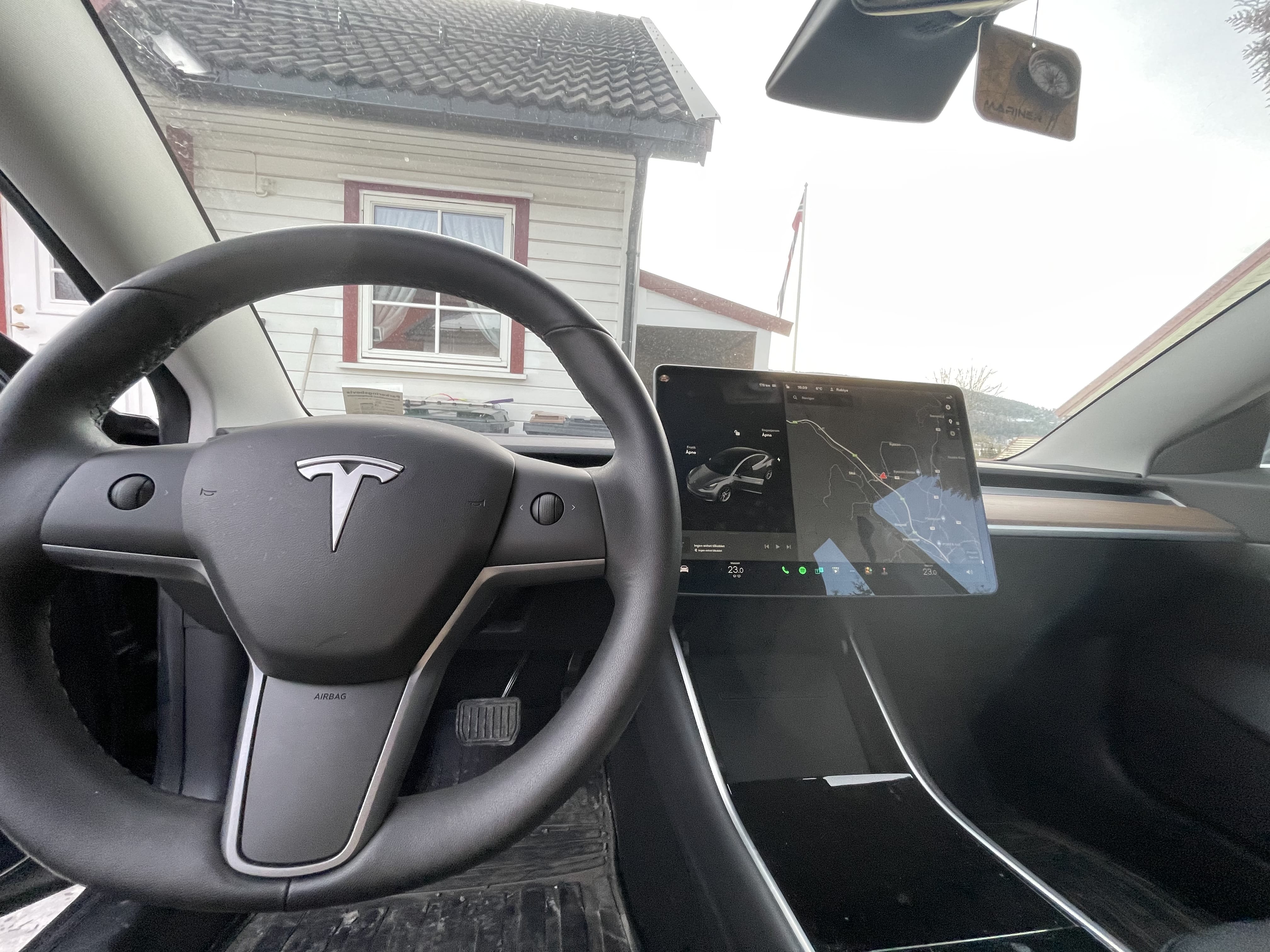 Tesla Model 3 med GPS