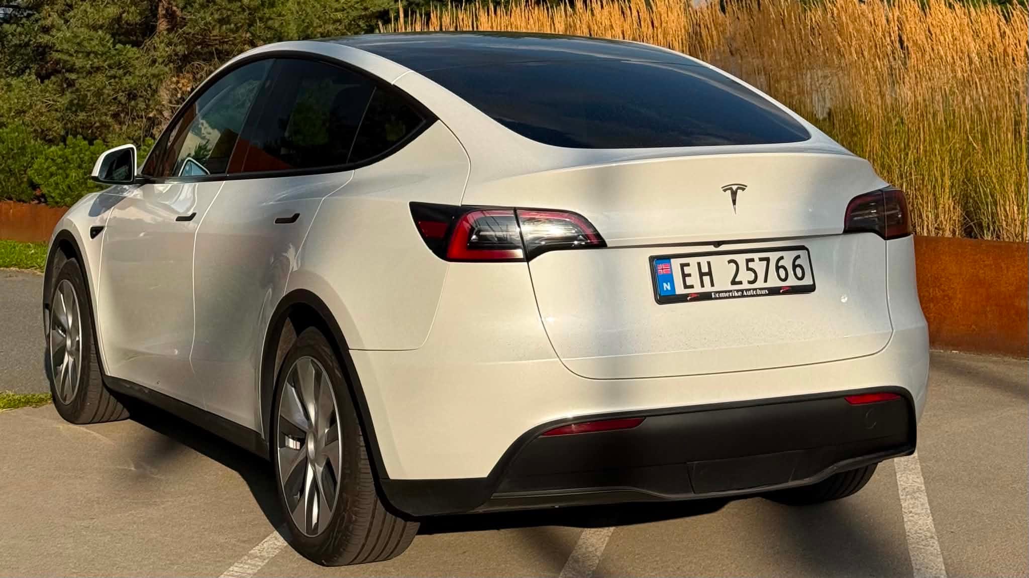 Tesla Model Y med Ryggekamera