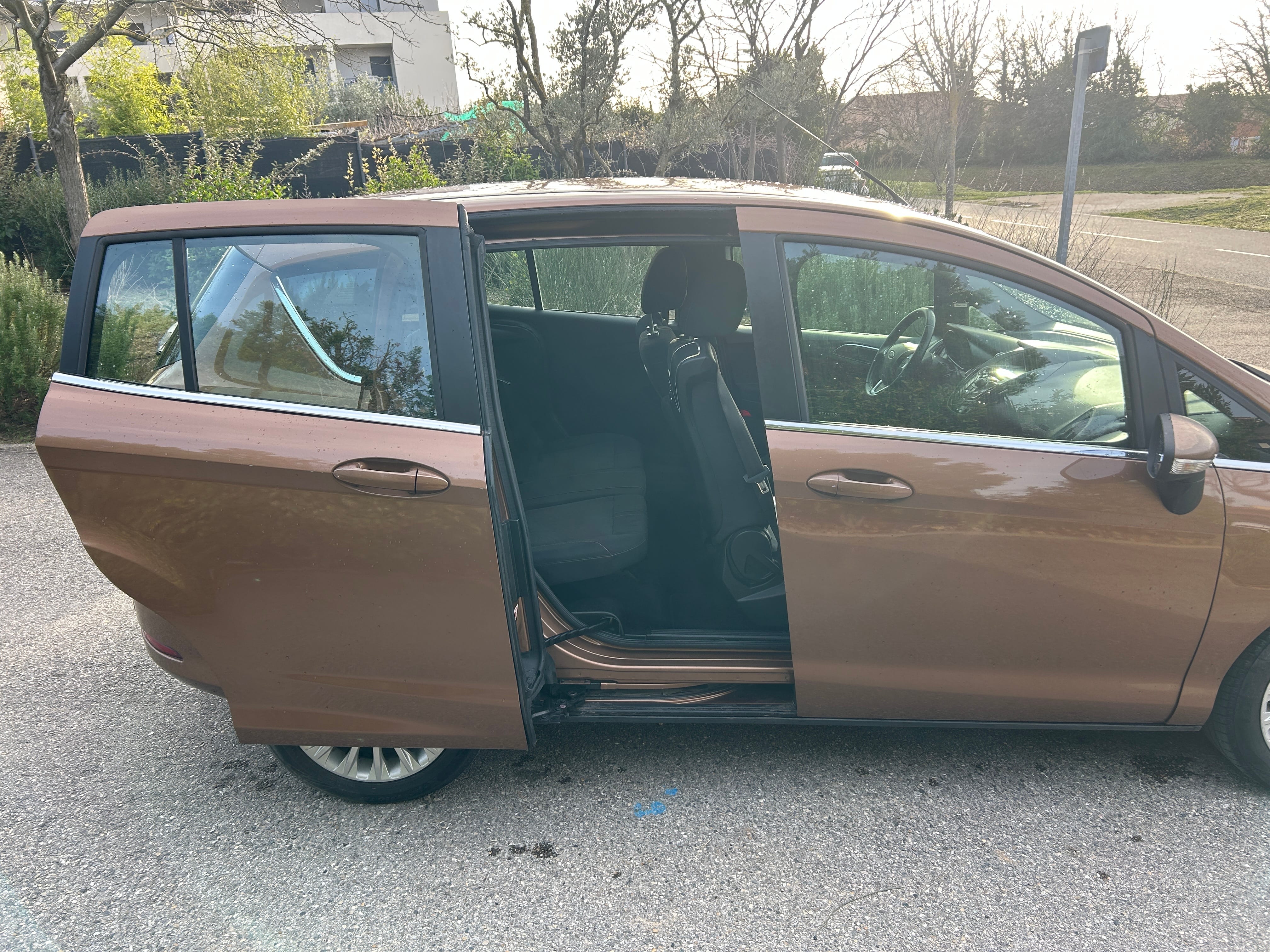 Ford B-Max avec Climatisation