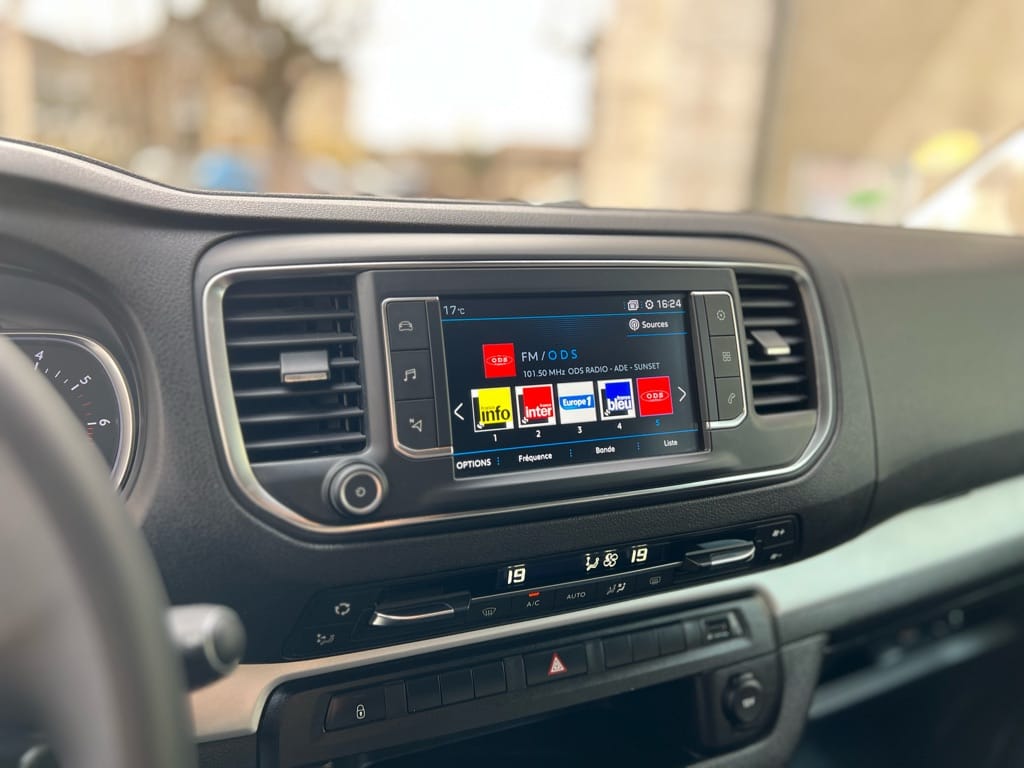 Peugeot Traveller Business avec Android Auto