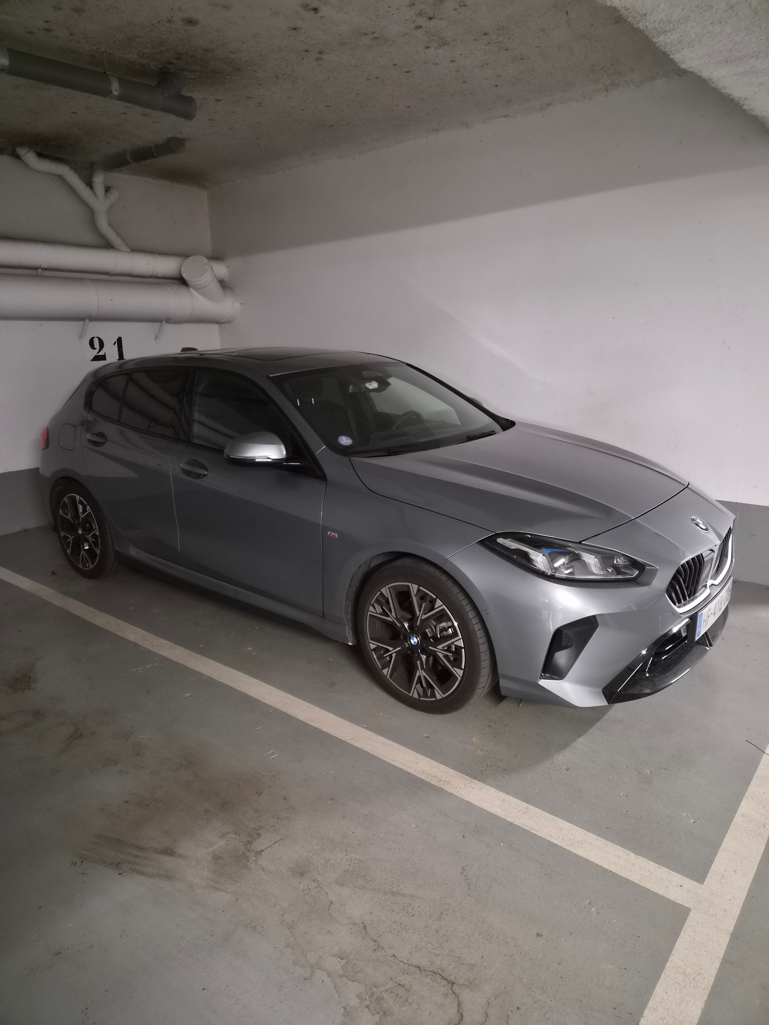 BMW Série 1 M Sport, 2025, Essence 95 / Électrique (hybride), automatique