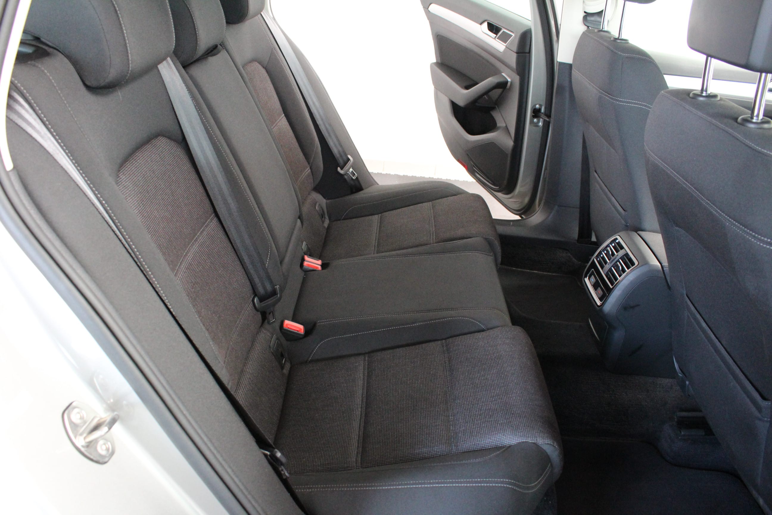 Volkswagen Passat Kombi 2.0 TDI Comfortline | AHK | DSG | ACC mit Bluetooth-Audio