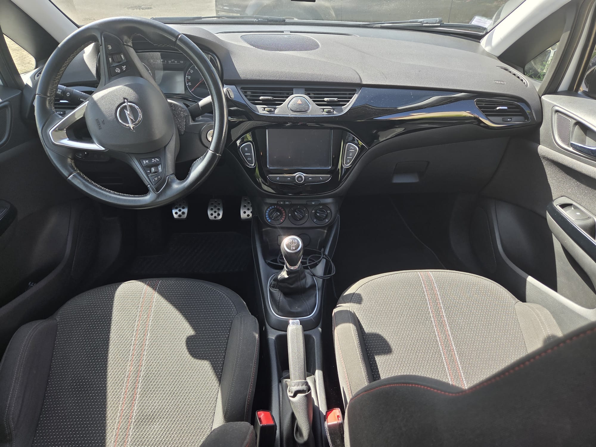 Opel Corsa Black Edition avec GPS