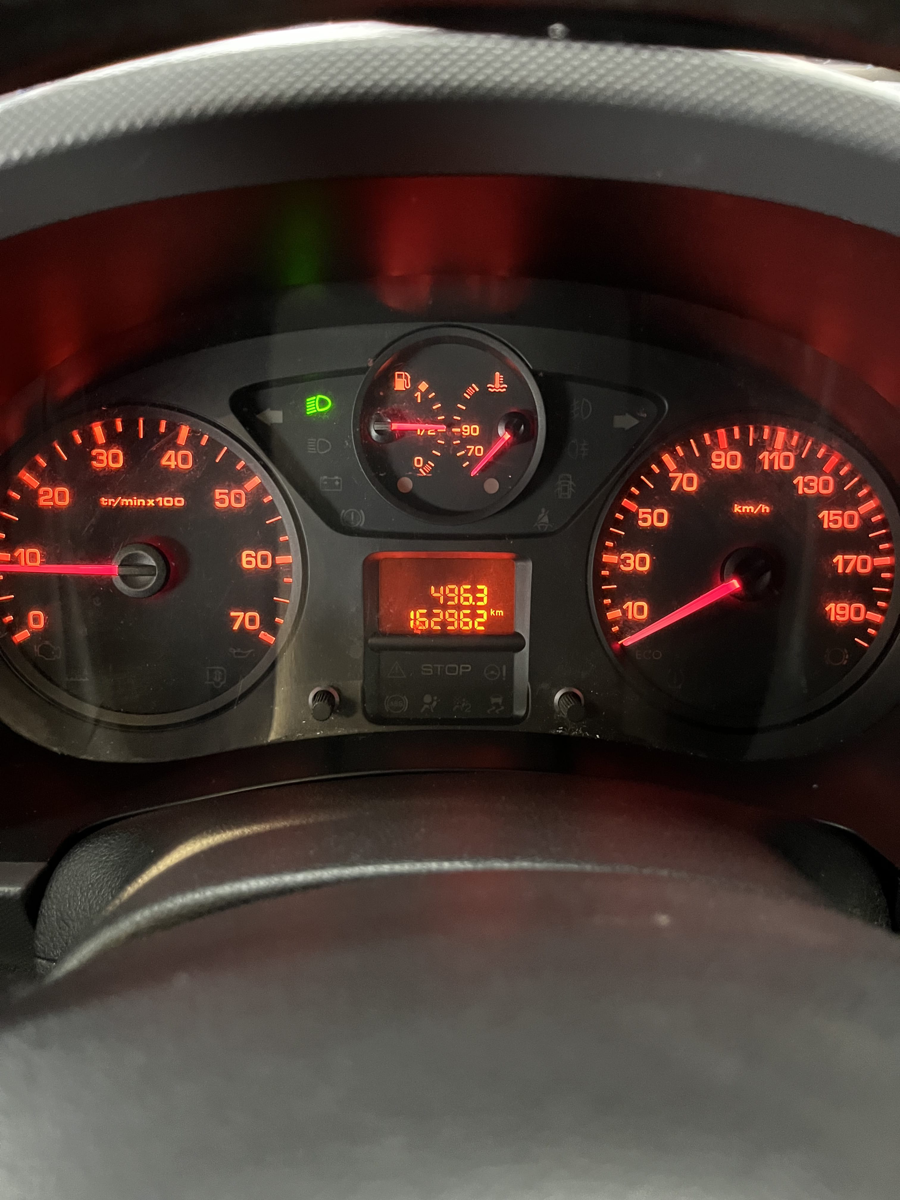 Peugeot Partner Fourgon avec Attelage