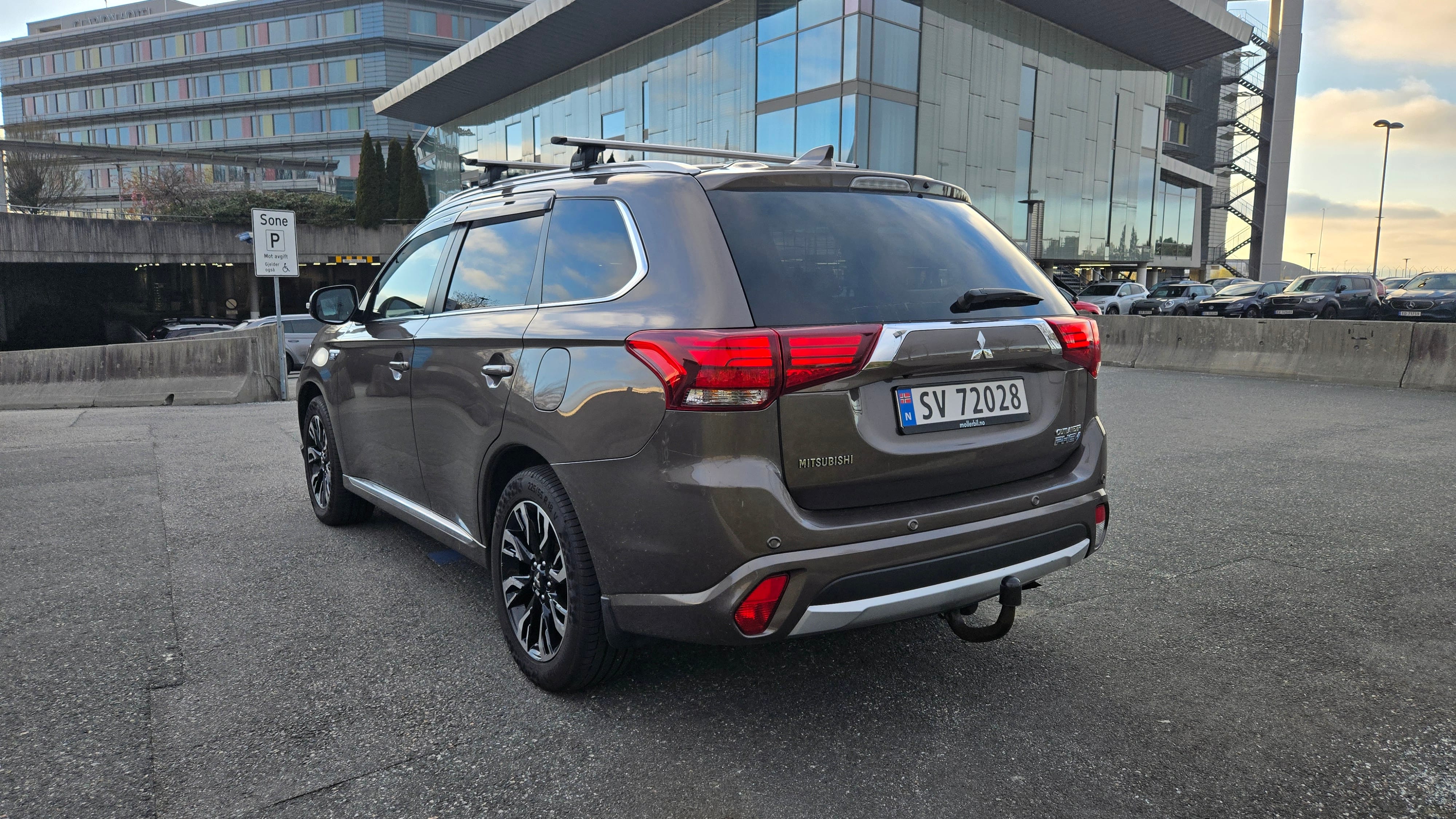 Mitsubishi Outlander PHEV SE med Ryggekamera