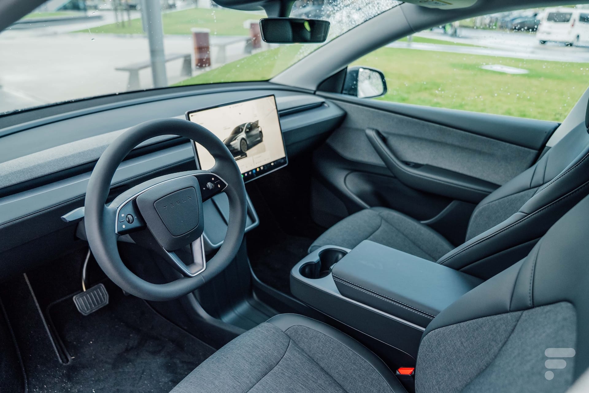Tesla Model Y Standard Range avec GPS