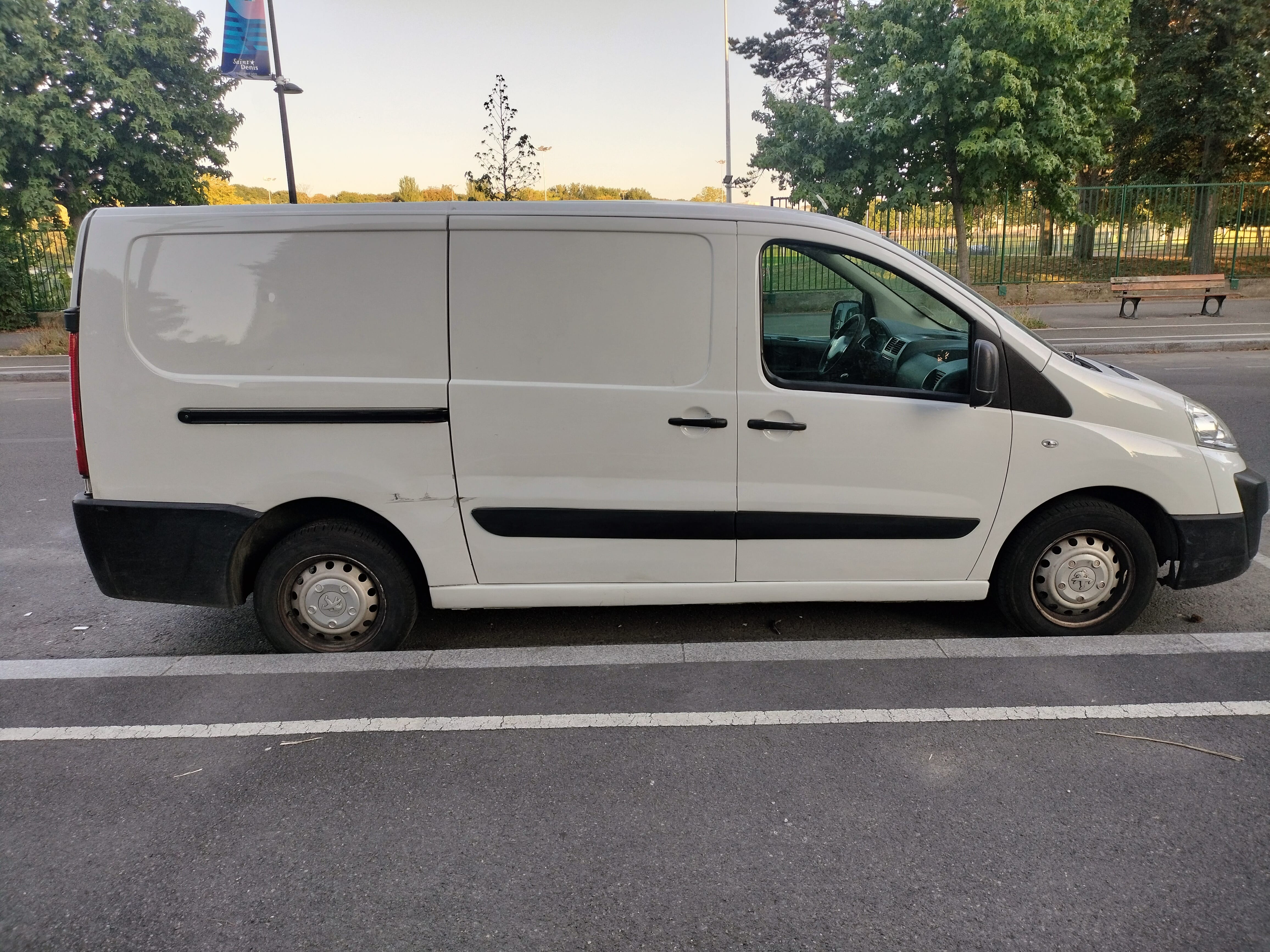 Peugeot Expert FGN L2H1 1.6 HDI 90cv avec Entrée audio / iPod