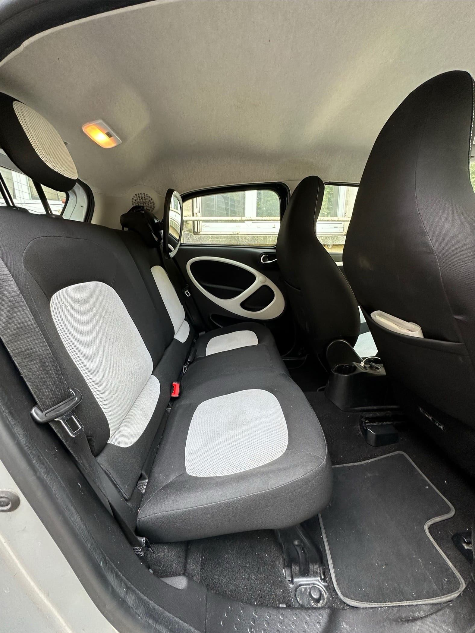 Smart Forfour avec Audio Bluetooth