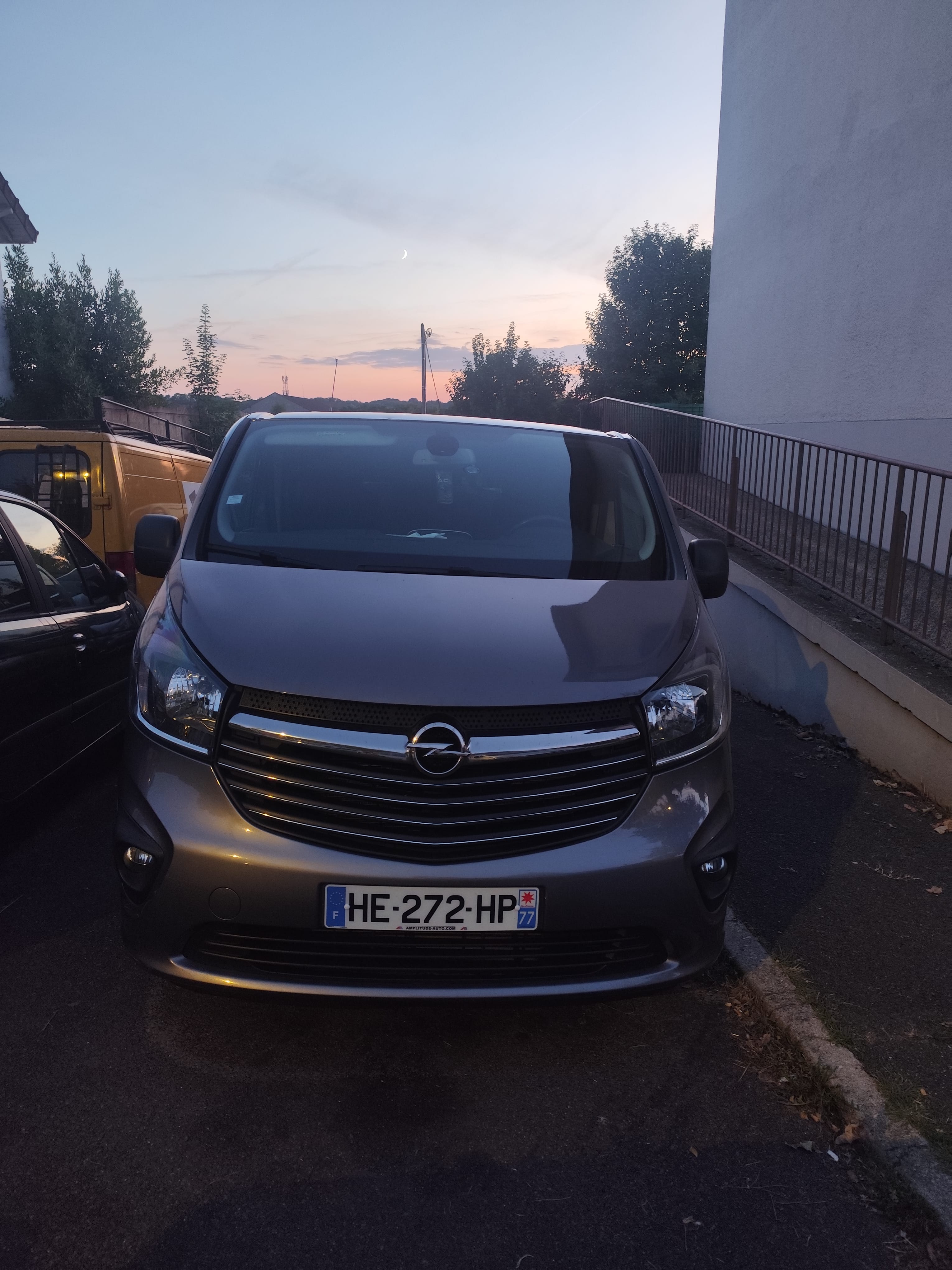Opel Vivaro Combi avec Siège bébé