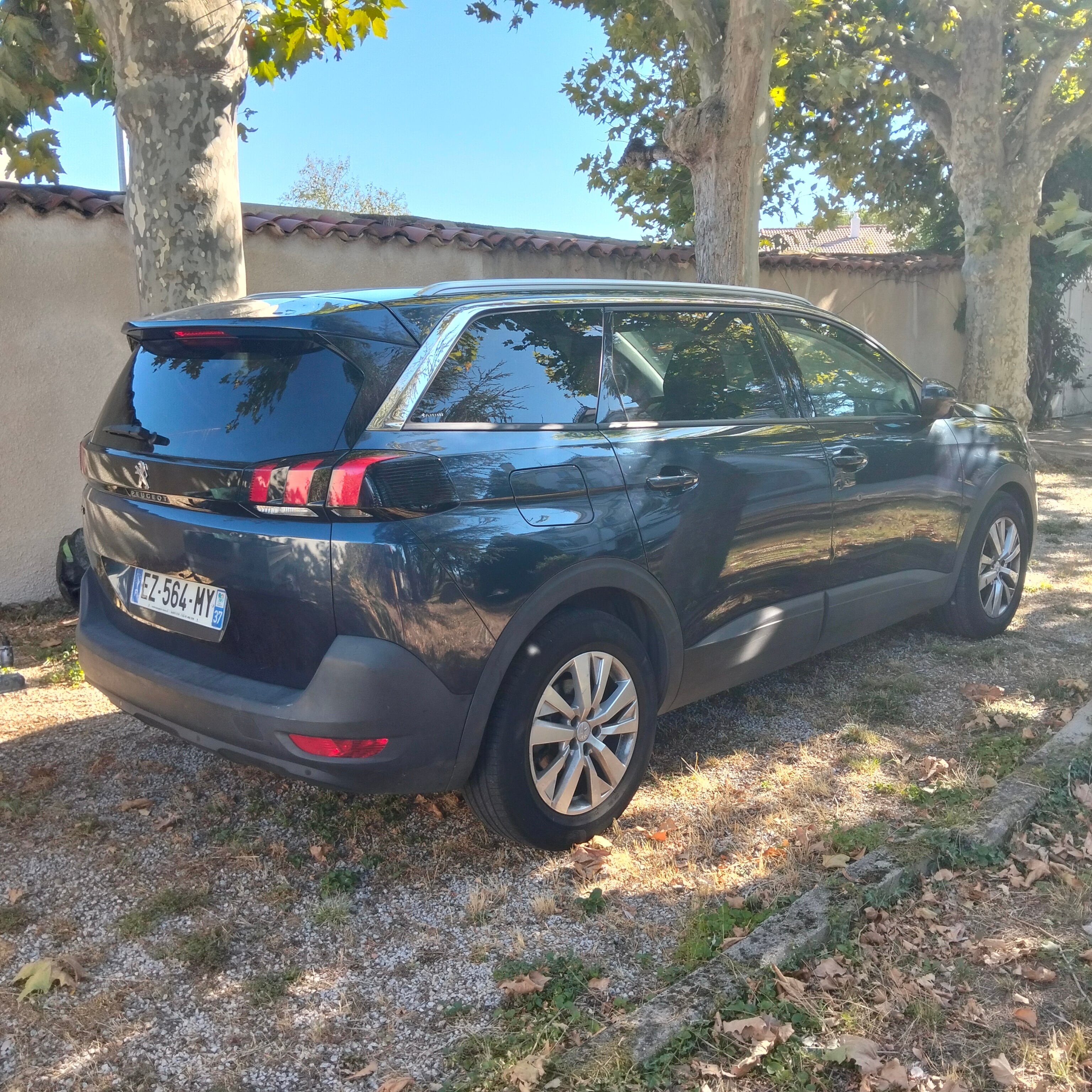 Peugeot 5008 mit Navigationsgerät