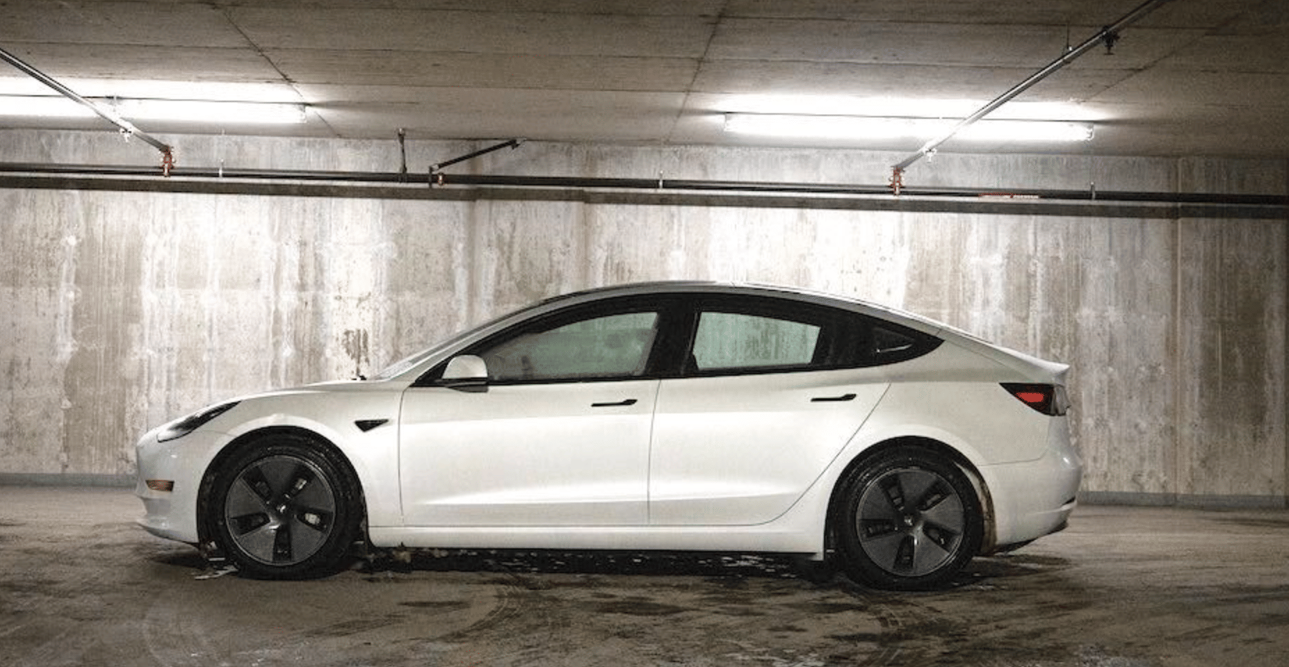 Tesla Model 3 Standard Range Plus Full connectivité et Autopilot avec Climatisation